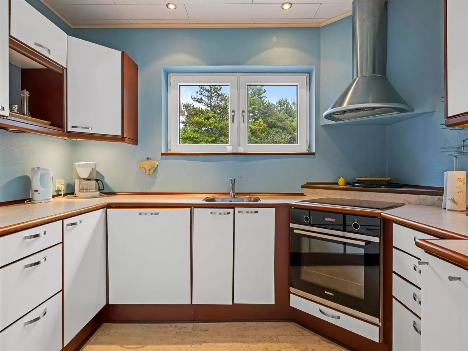 "Gwen" - 2.7km from the sea-Dedans