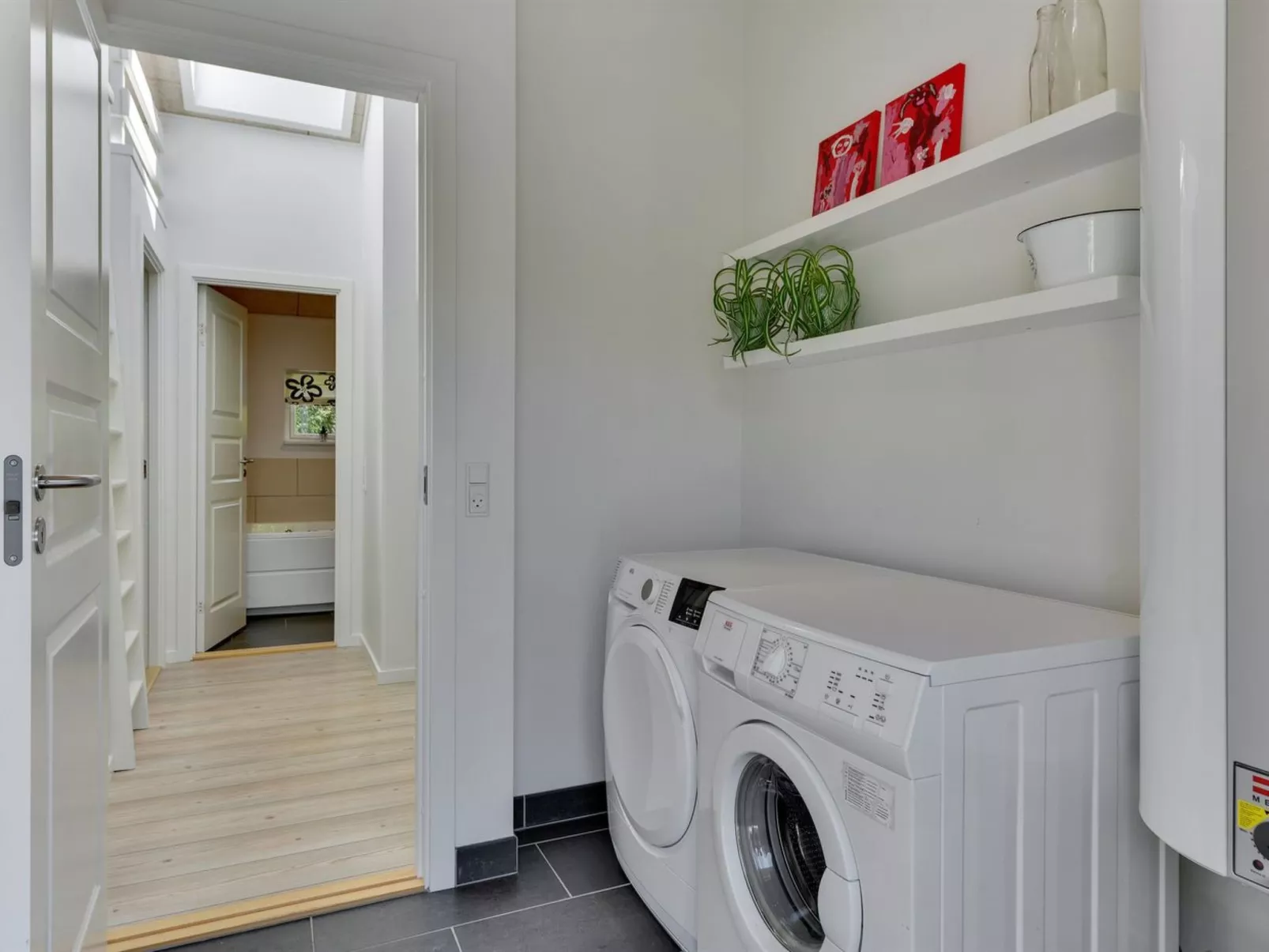 "Elena" - 800m to the fjord-Inside