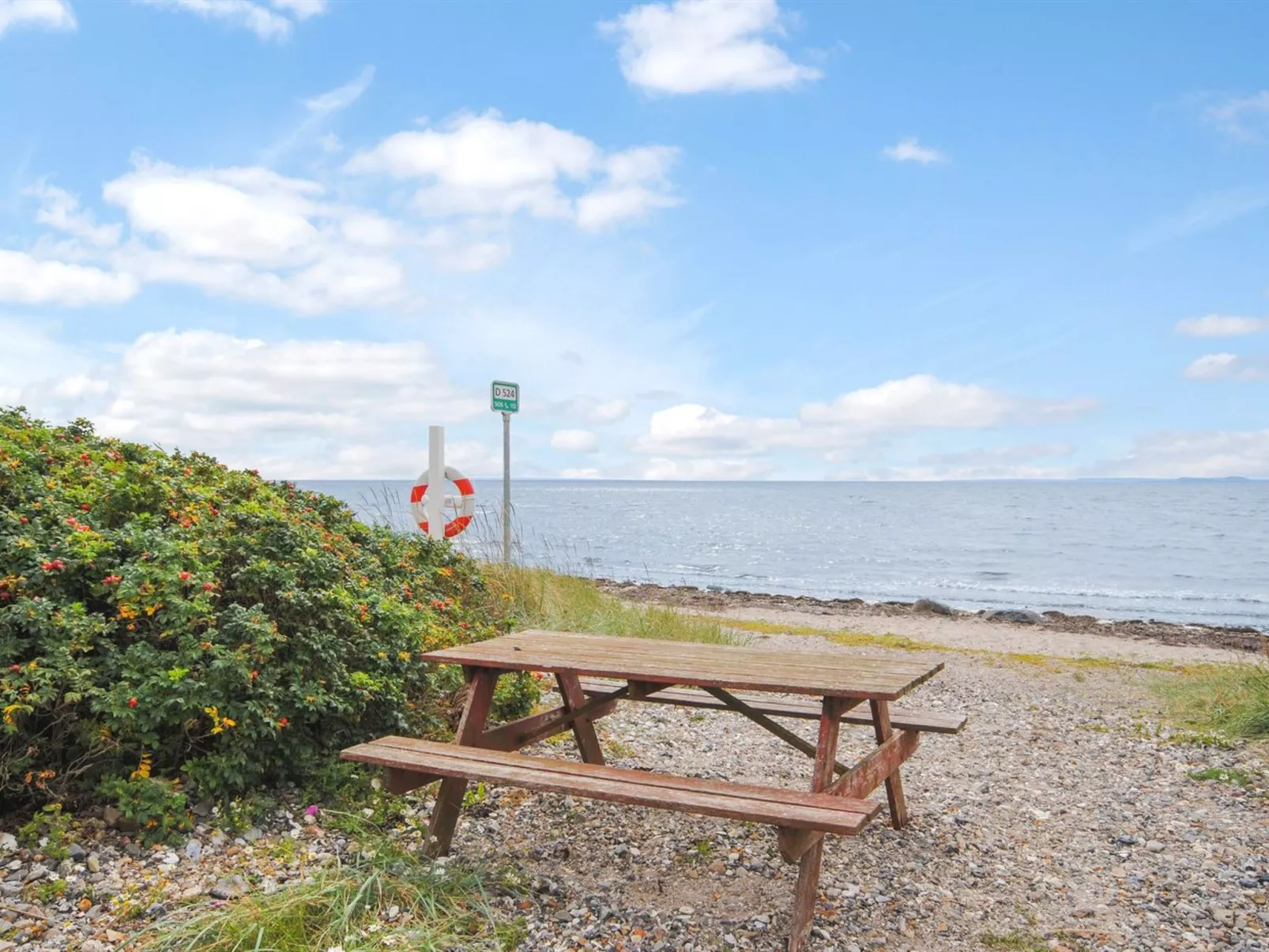 "Eisa" - 300m to the fjord-Outside