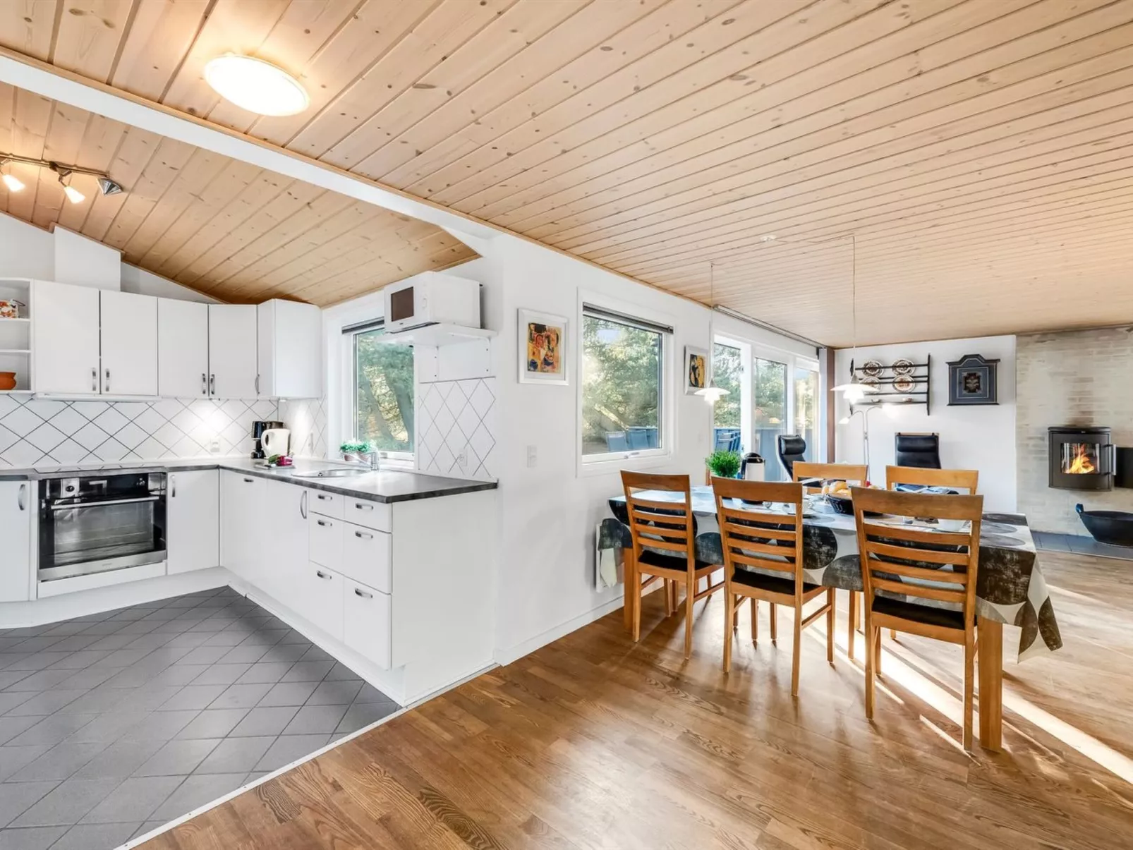 "Jula" - 800m from the sea-Inside