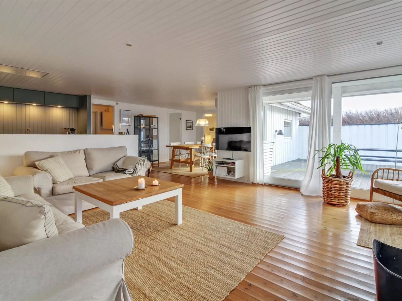 "Rutha" - 45m from the sea-Drinnen