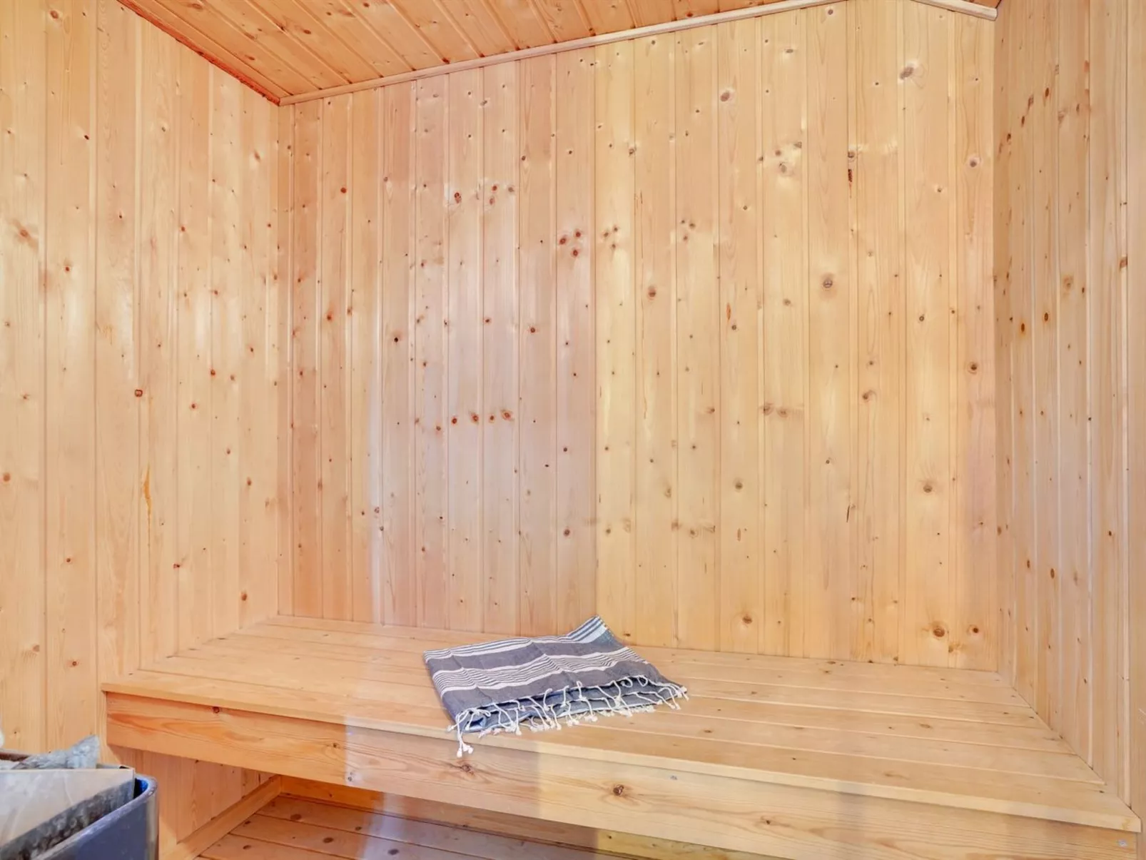 "Esir" - 800m from the sea-Inside