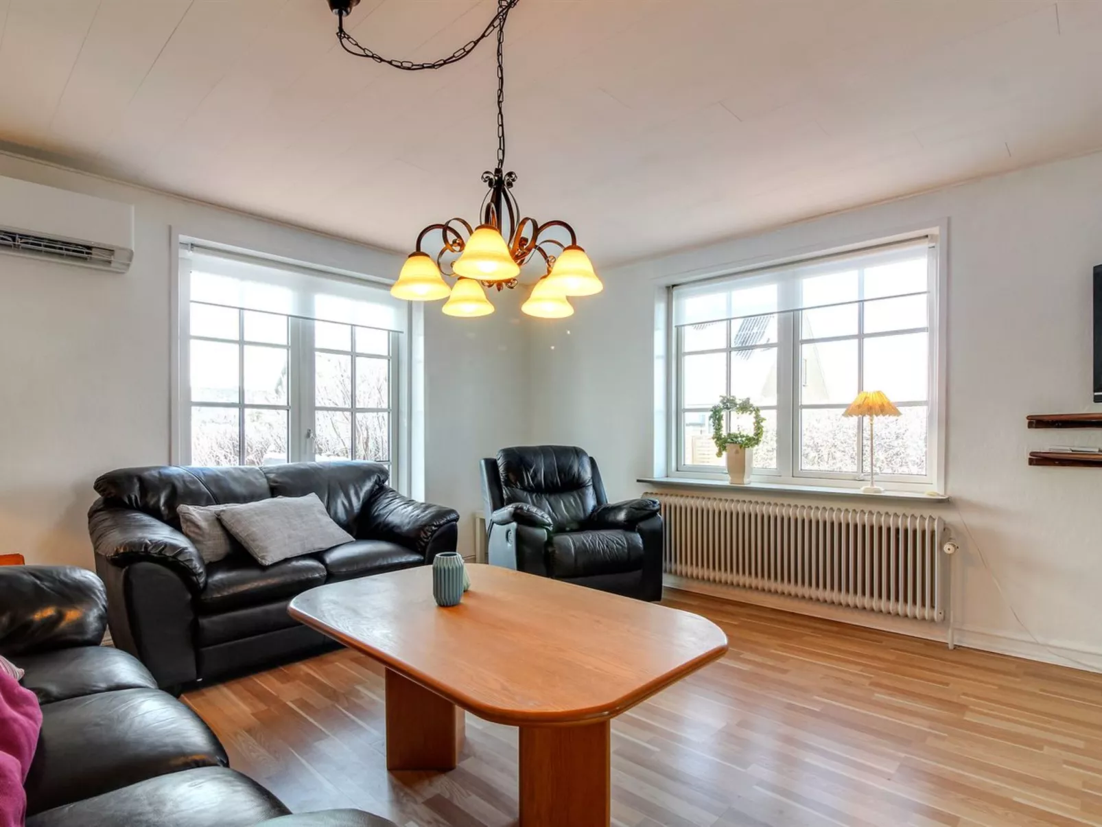 "Fraþulf" - 6km from the sea-Dedans