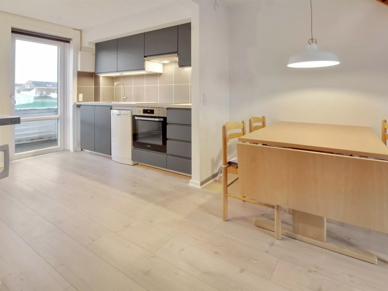 "Terje" - 2.3km from the sea-Dedans