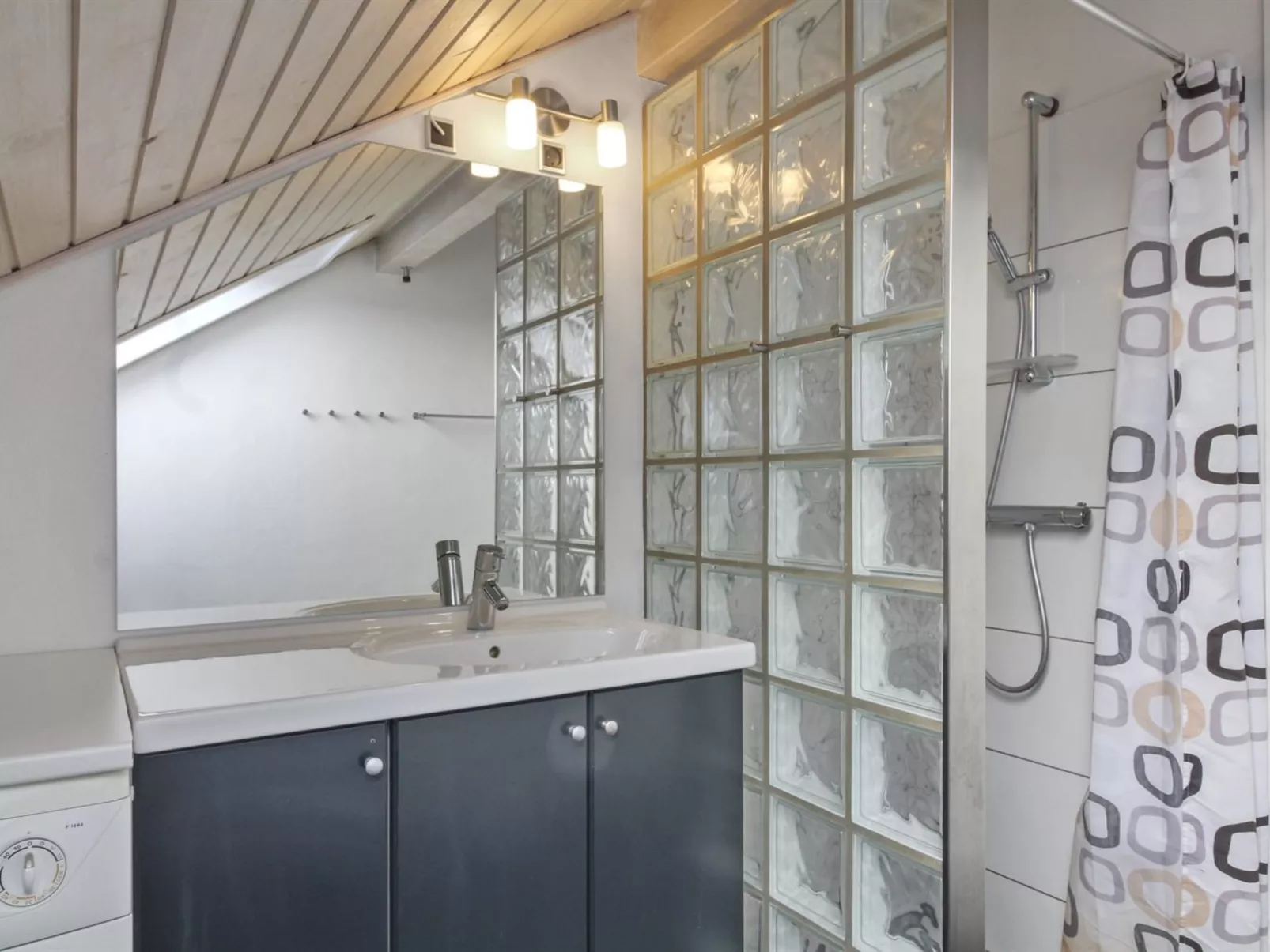 "Alvild" - 2.3km from the sea-Dedans