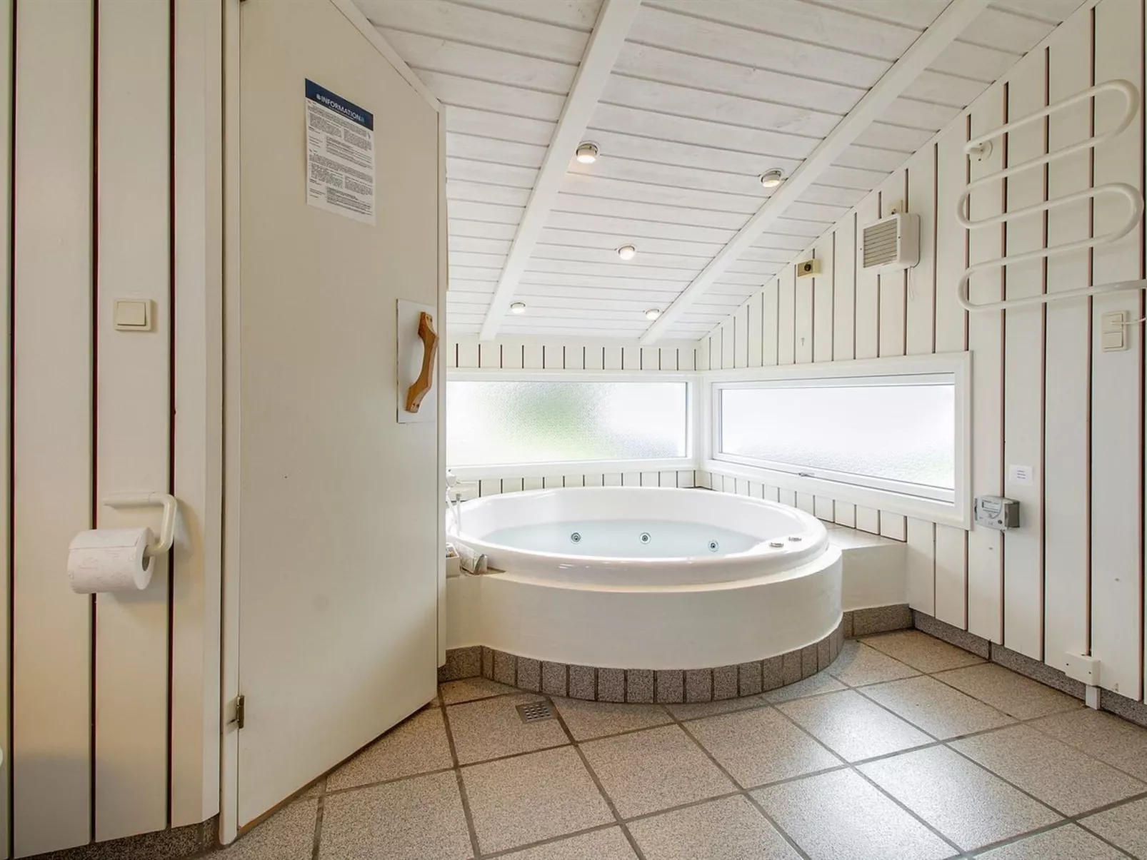 "Avni" - 200m from the sea-Drinnen