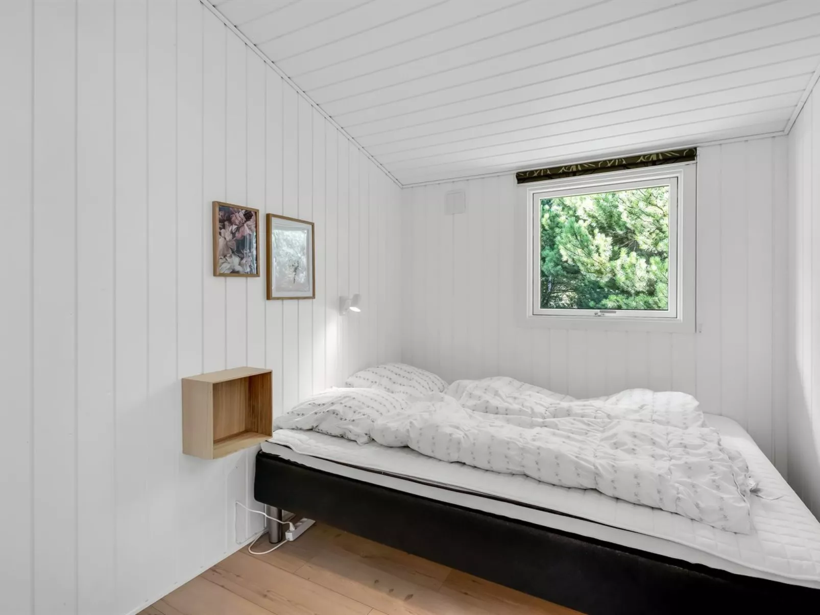 "Roald" - 2.2km from the sea-Inside