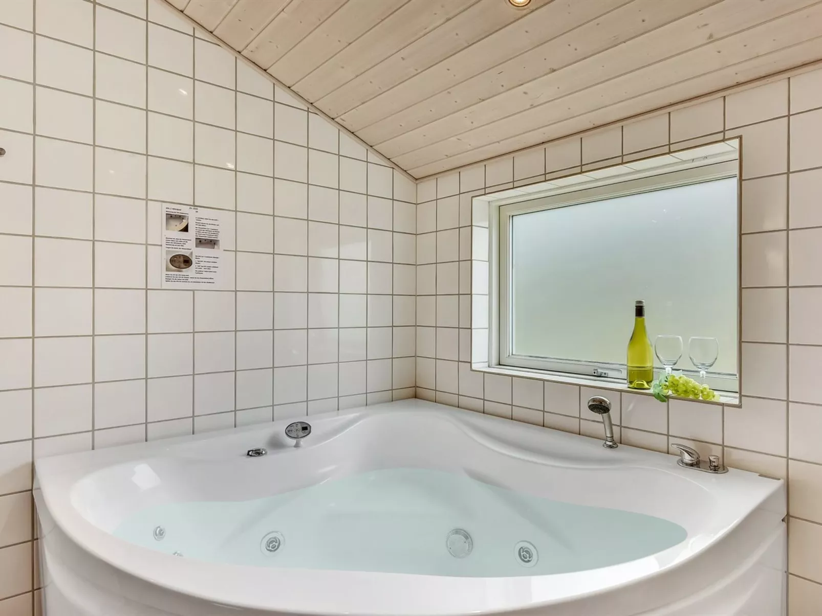 "Lav" - 3.8km from the sea-Dedans