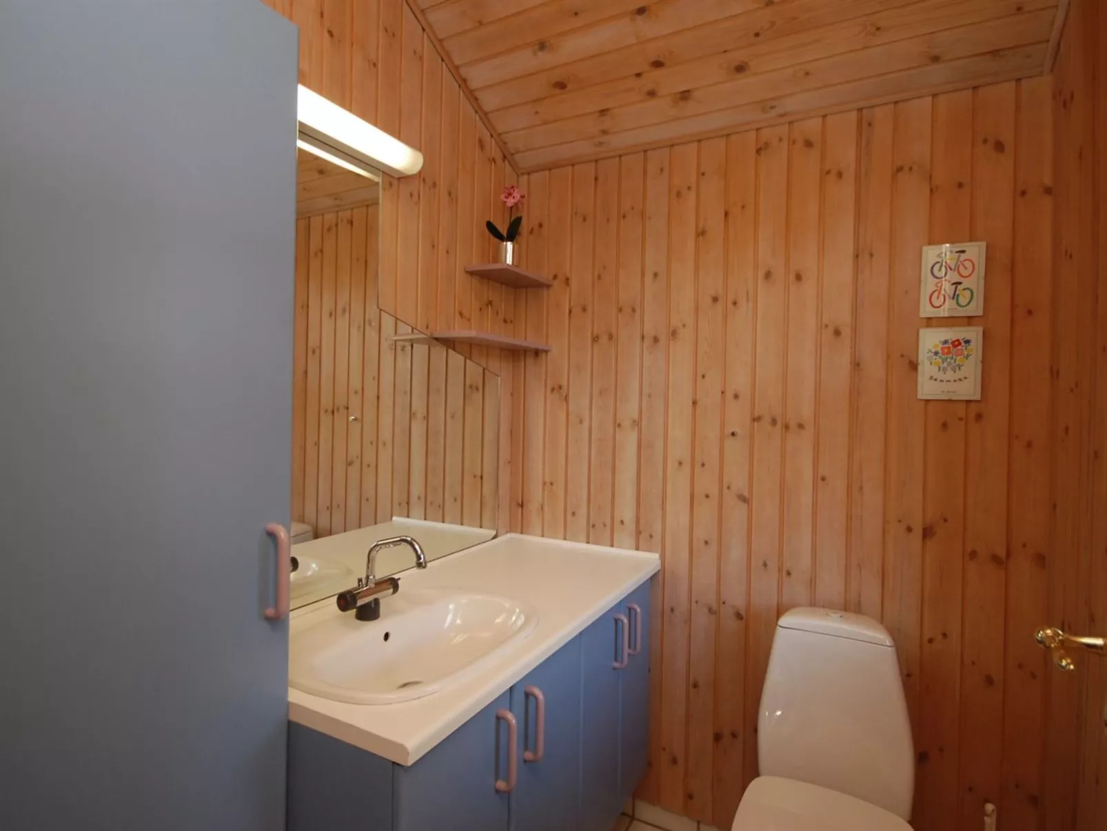 "Jaakob" - 4km from the sea-Drinnen