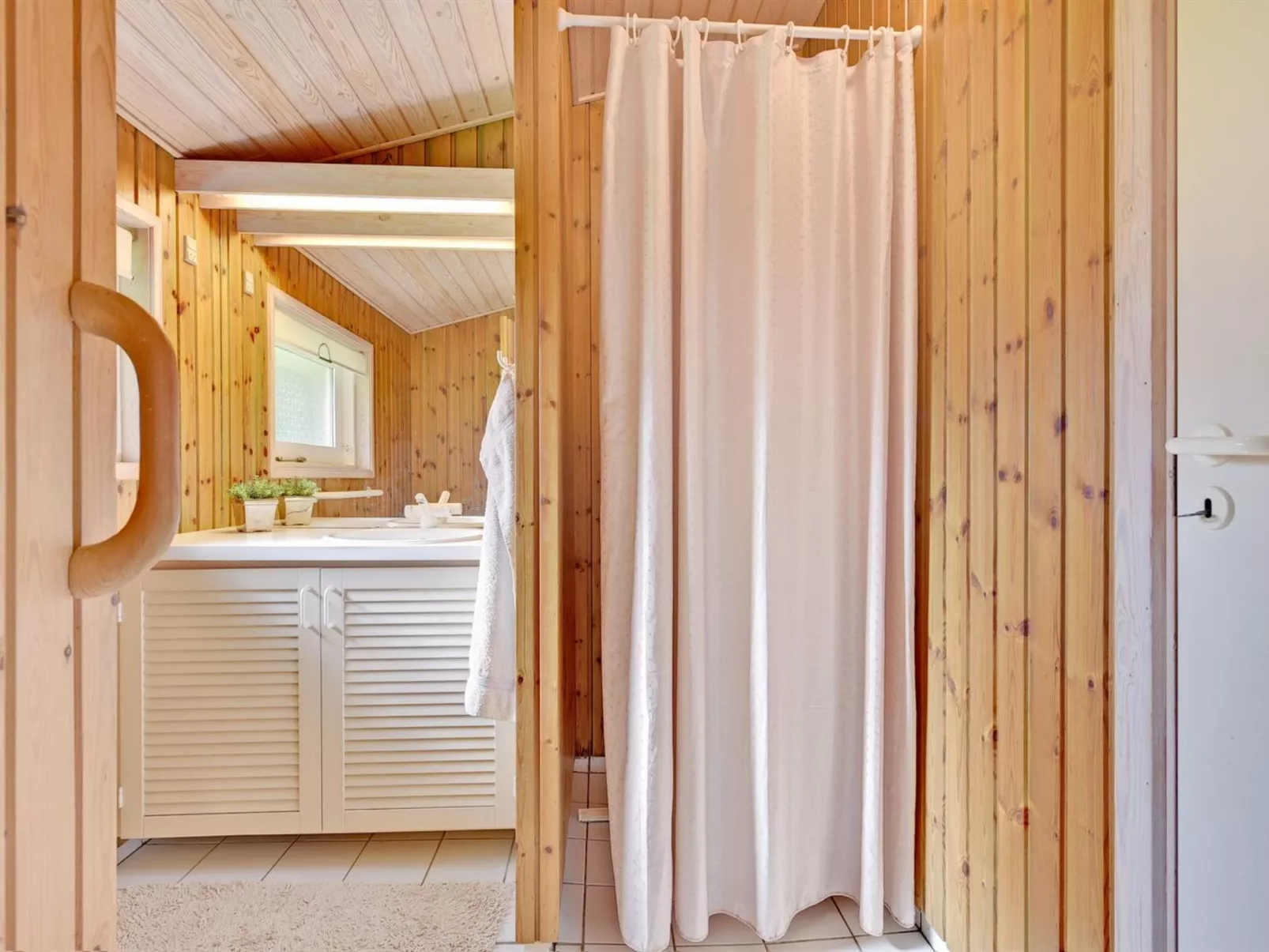 "Editt" - 2km from the sea-Inside