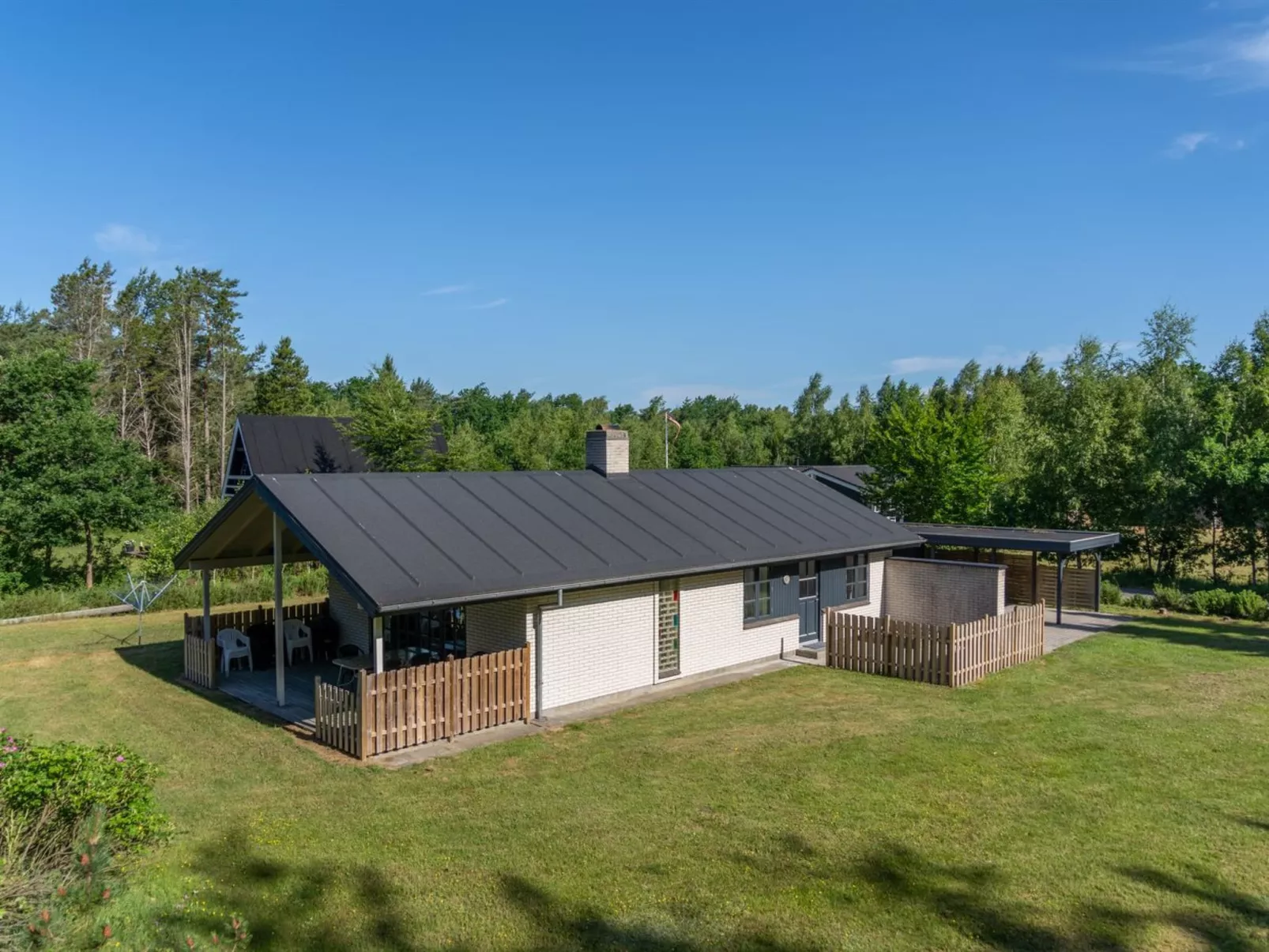 "Henny" - 1.5km from the sea-Outside