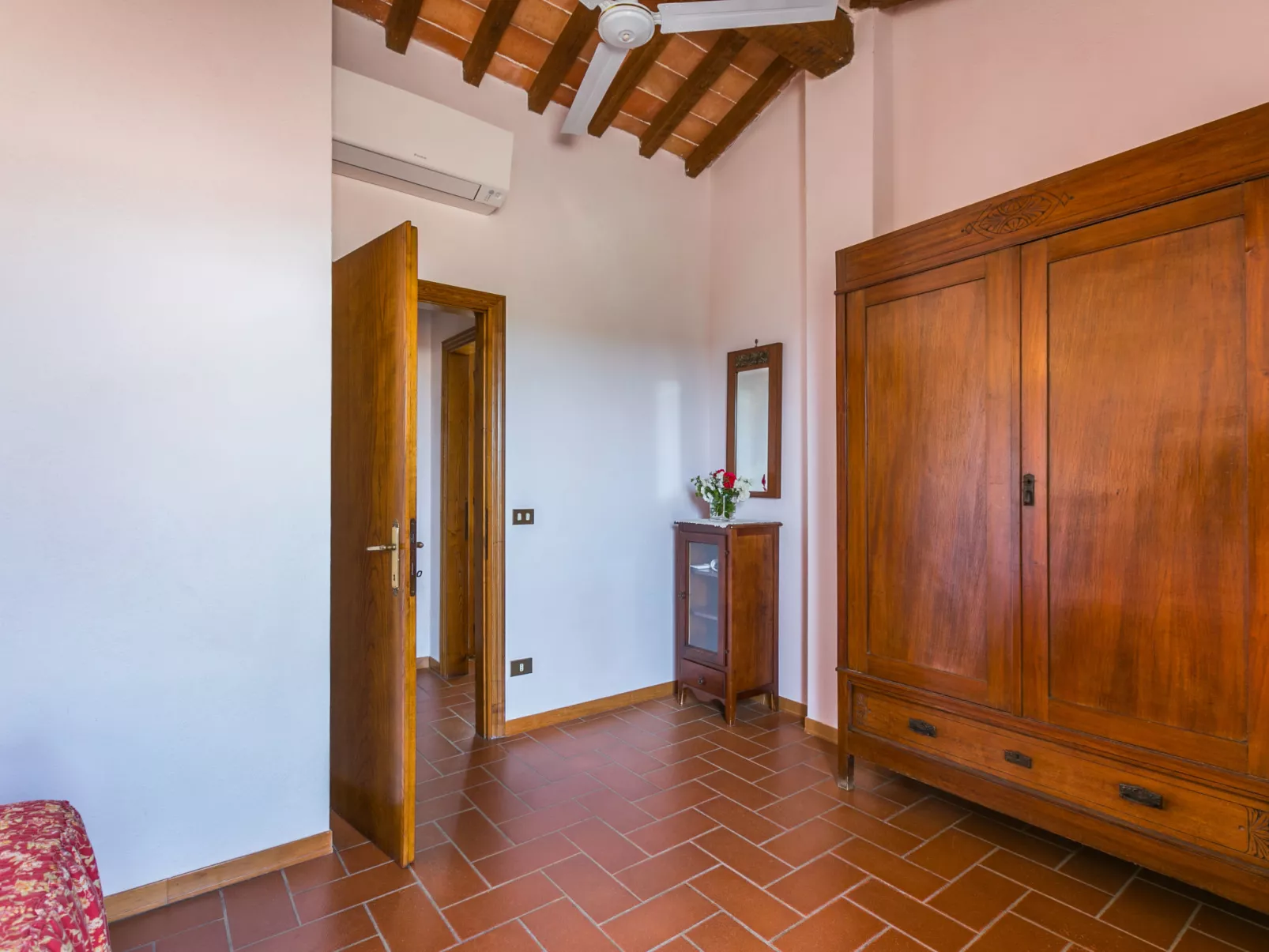 Ciliegiolo-Inside