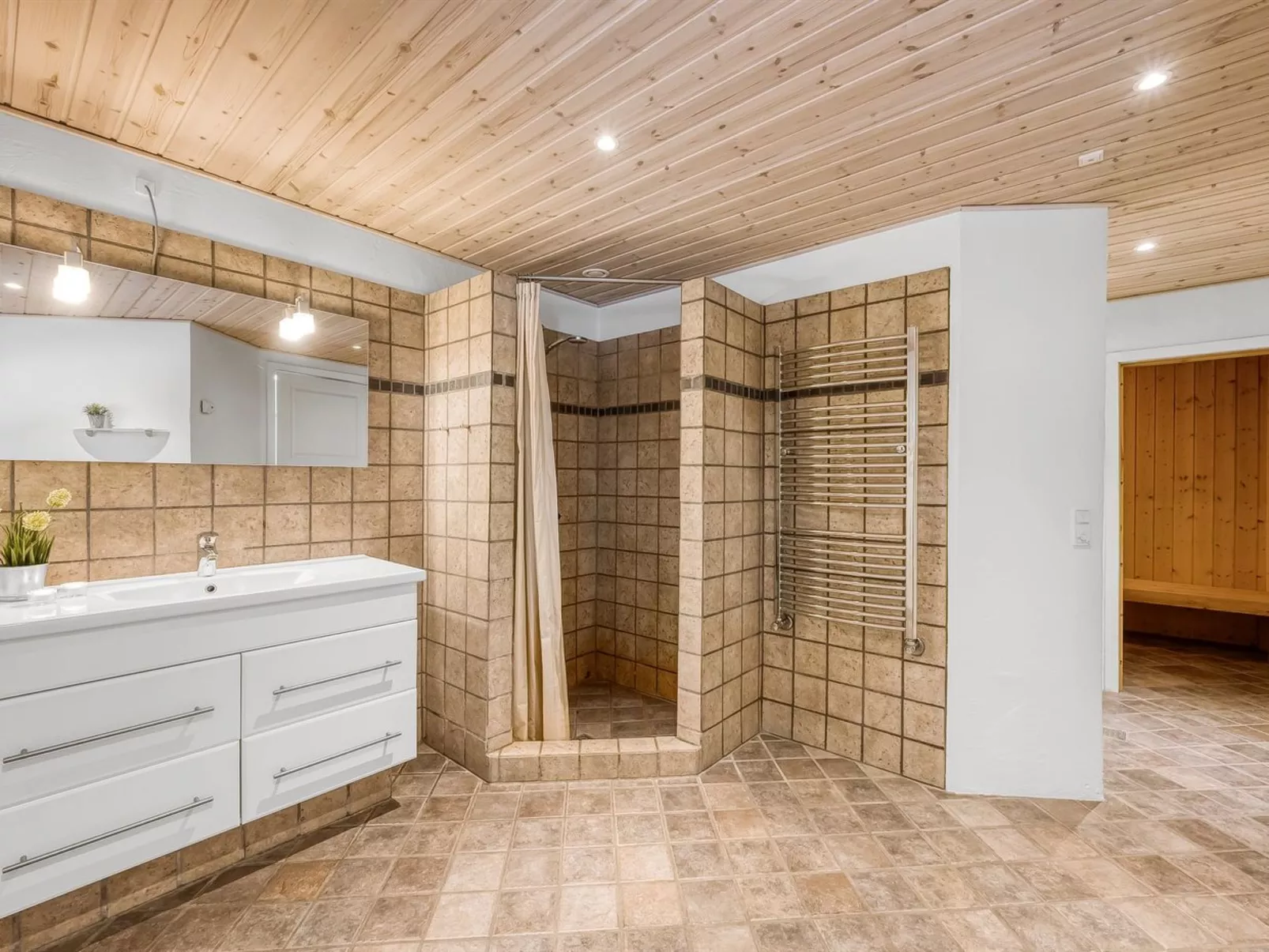 "Ginny" - 300m to the fjord-Inside