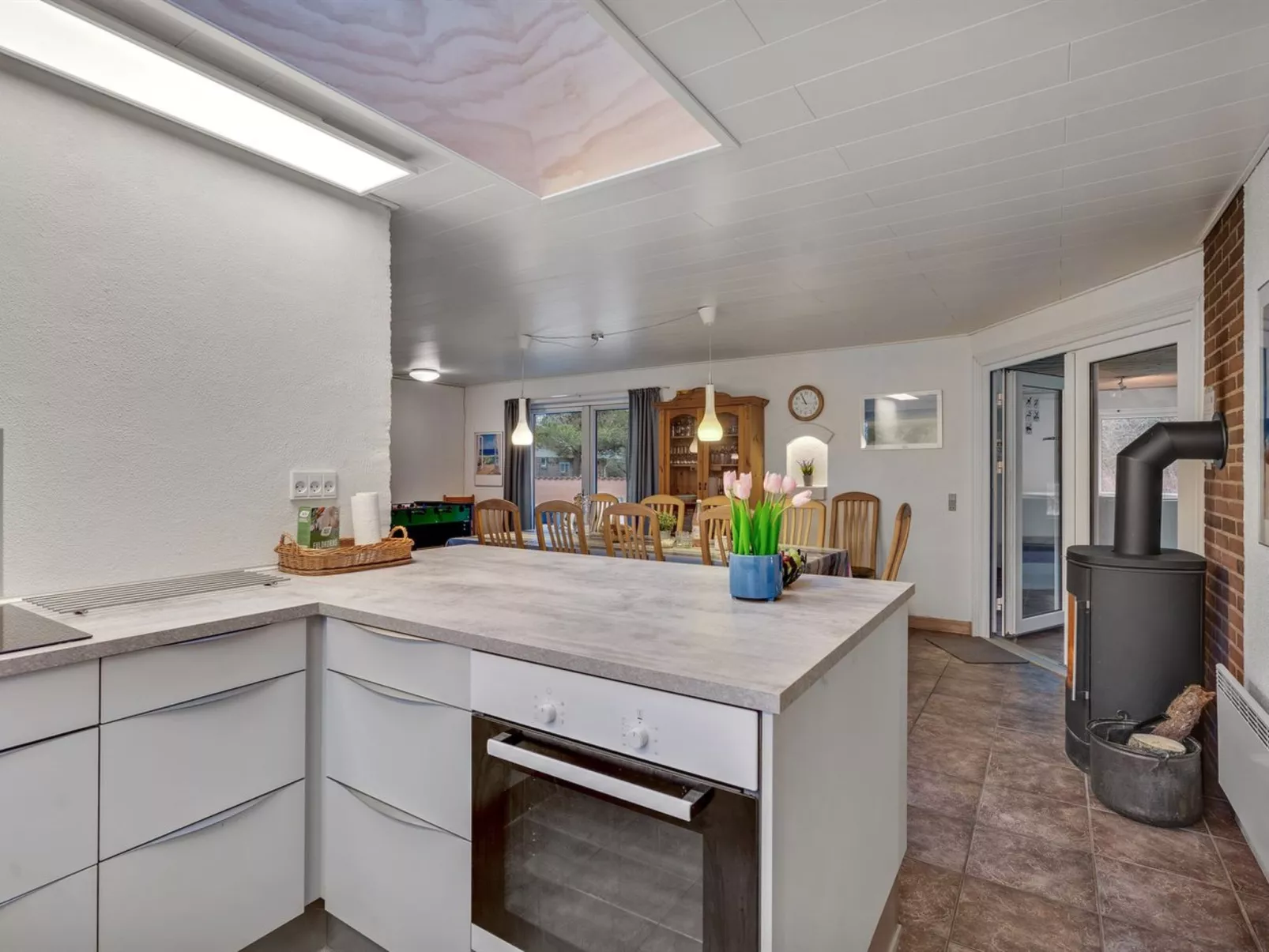 "Vicktoria" - 500m to the fjord-Drinnen