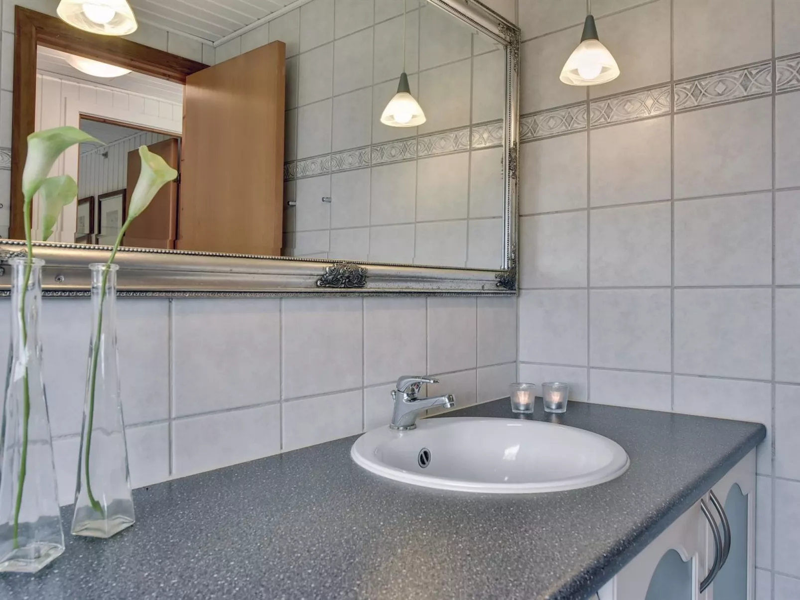 "Tjordis" - 600m to the fjord-Dedans