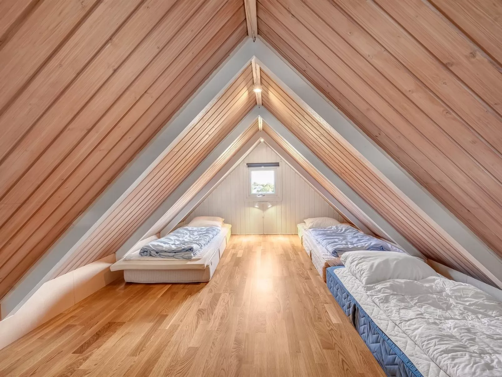 "Hemfrith" - 800m to the fjord-Dedans