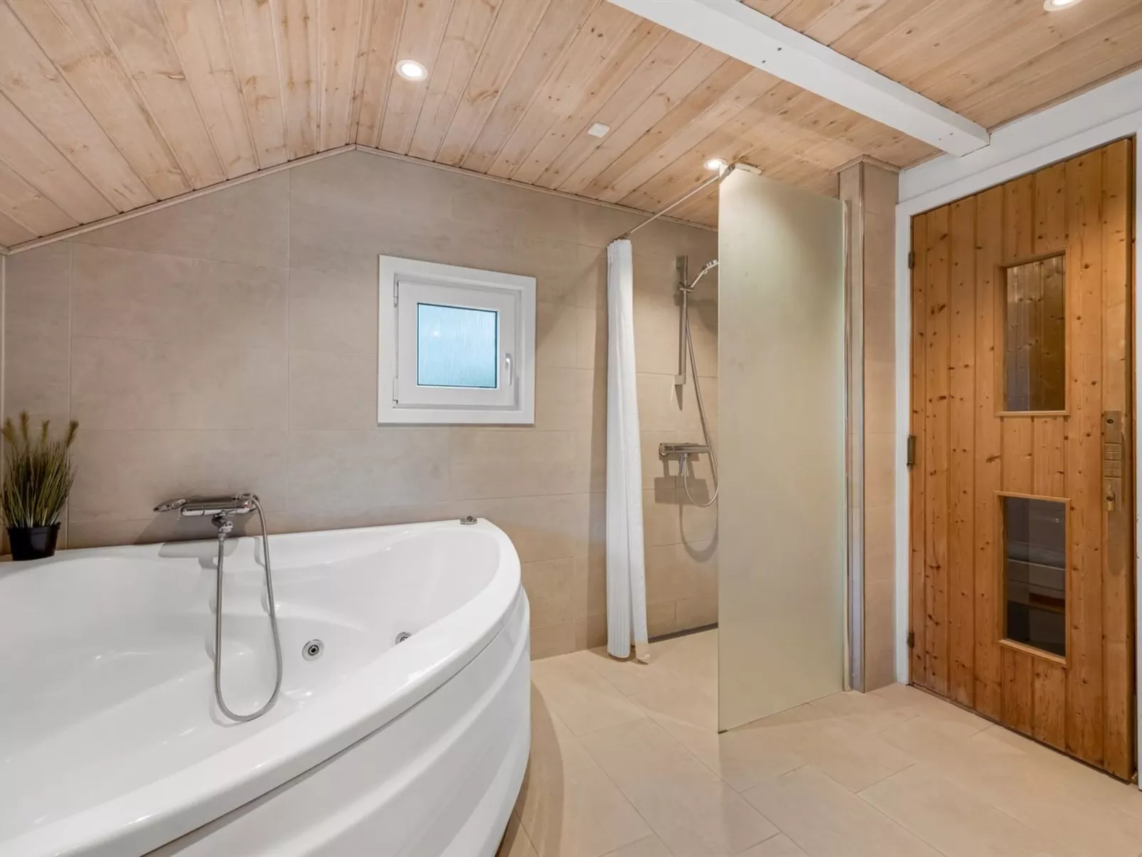 "Yuma" - 1km from the sea-Inside