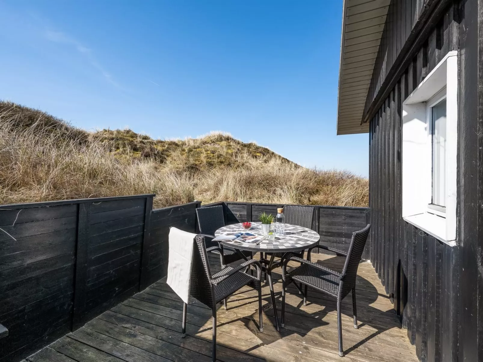 "Vina" - 200m to the fjord-Outside