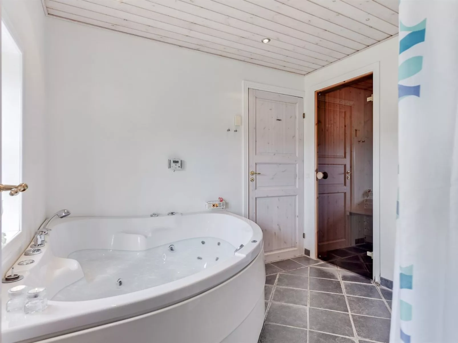 "Matthias" - 400m to the fjord-Dedans