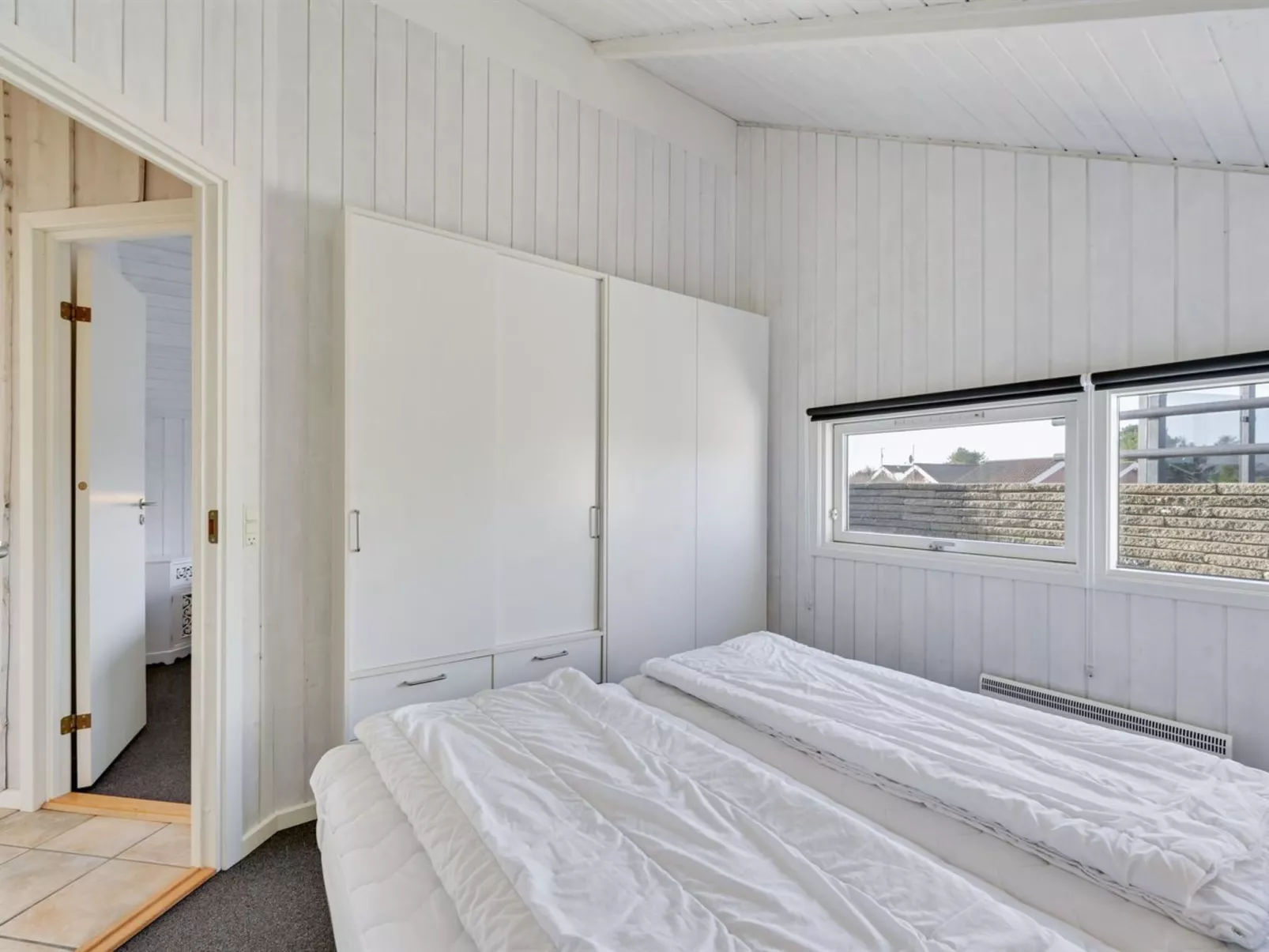 "Cyrill" - 250m to the fjord-Dedans