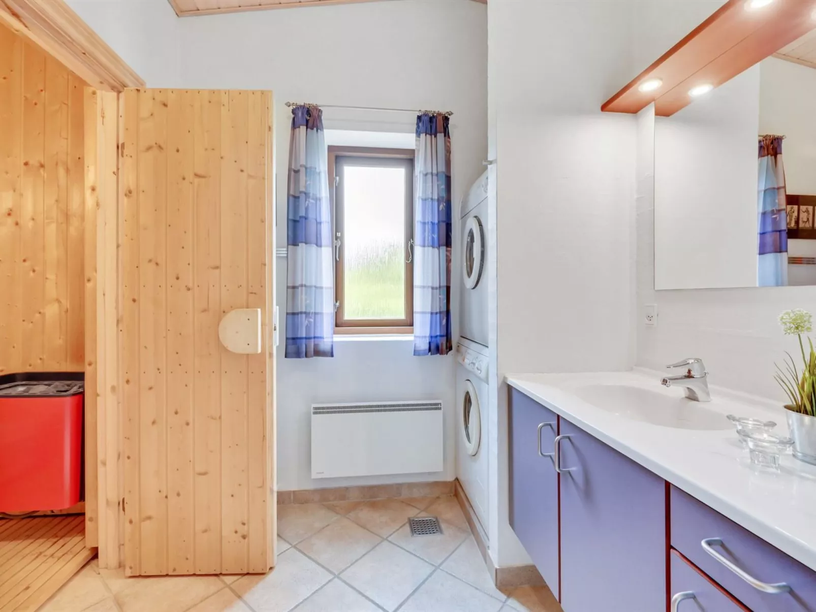 "Rika" - 525m to the fjord-Inside