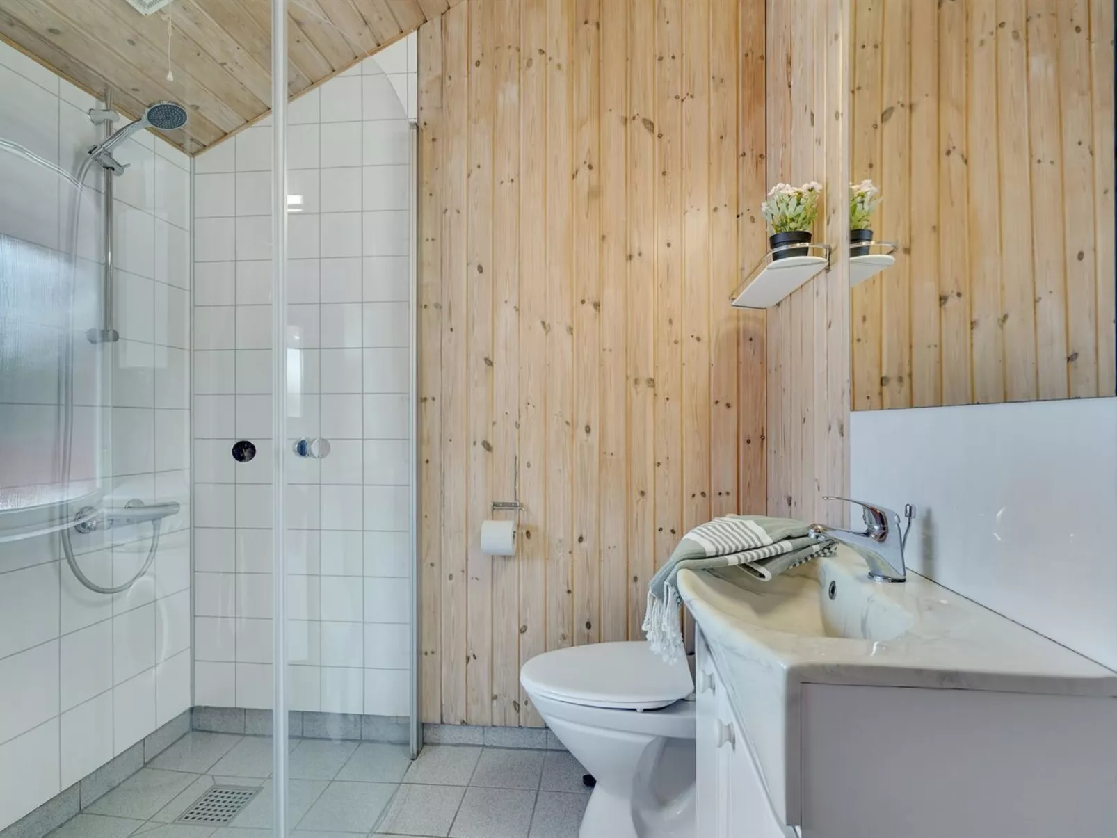 "Halla" - 200m to the fjord-Dedans