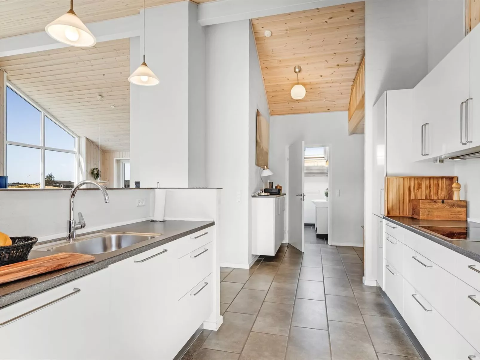 "Hornbogi" - 300m from the sea-Drinnen