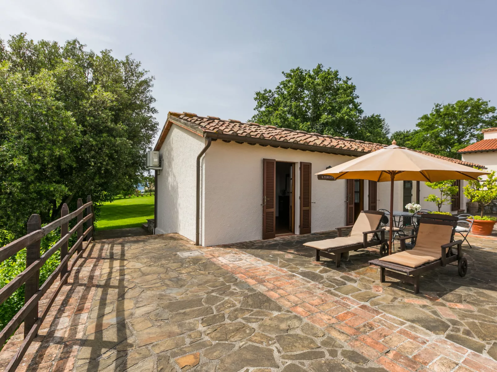 Ciliegiolo-Outside
