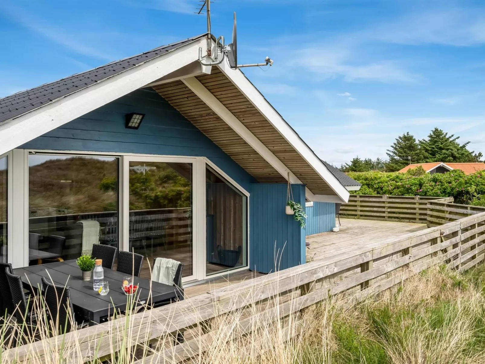 "Valia" - 400m to the fjord-Outside