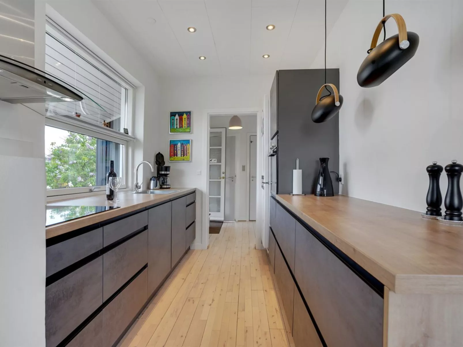 "Kurt" - 600m from the sea-Drinnen