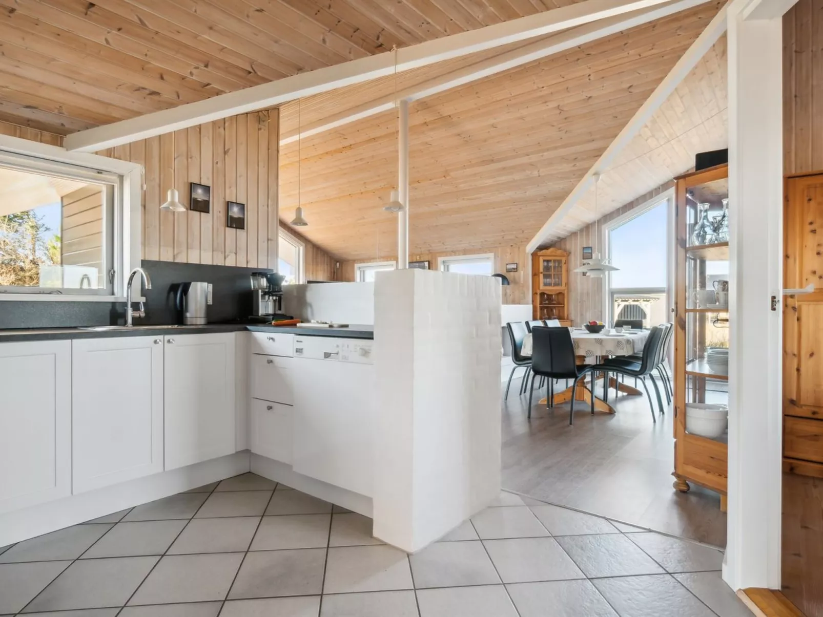 "Øde" - 350m from the sea-Inside