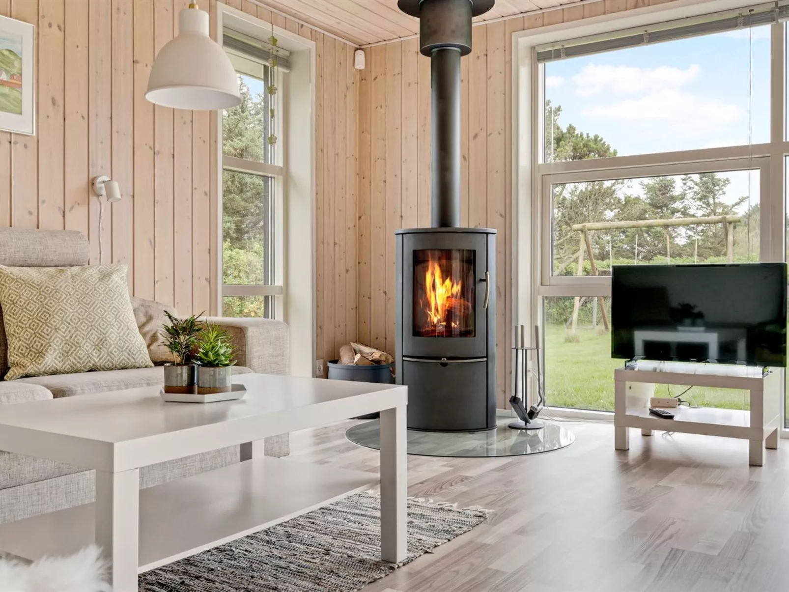 "Into" - 400m from the sea-Drinnen