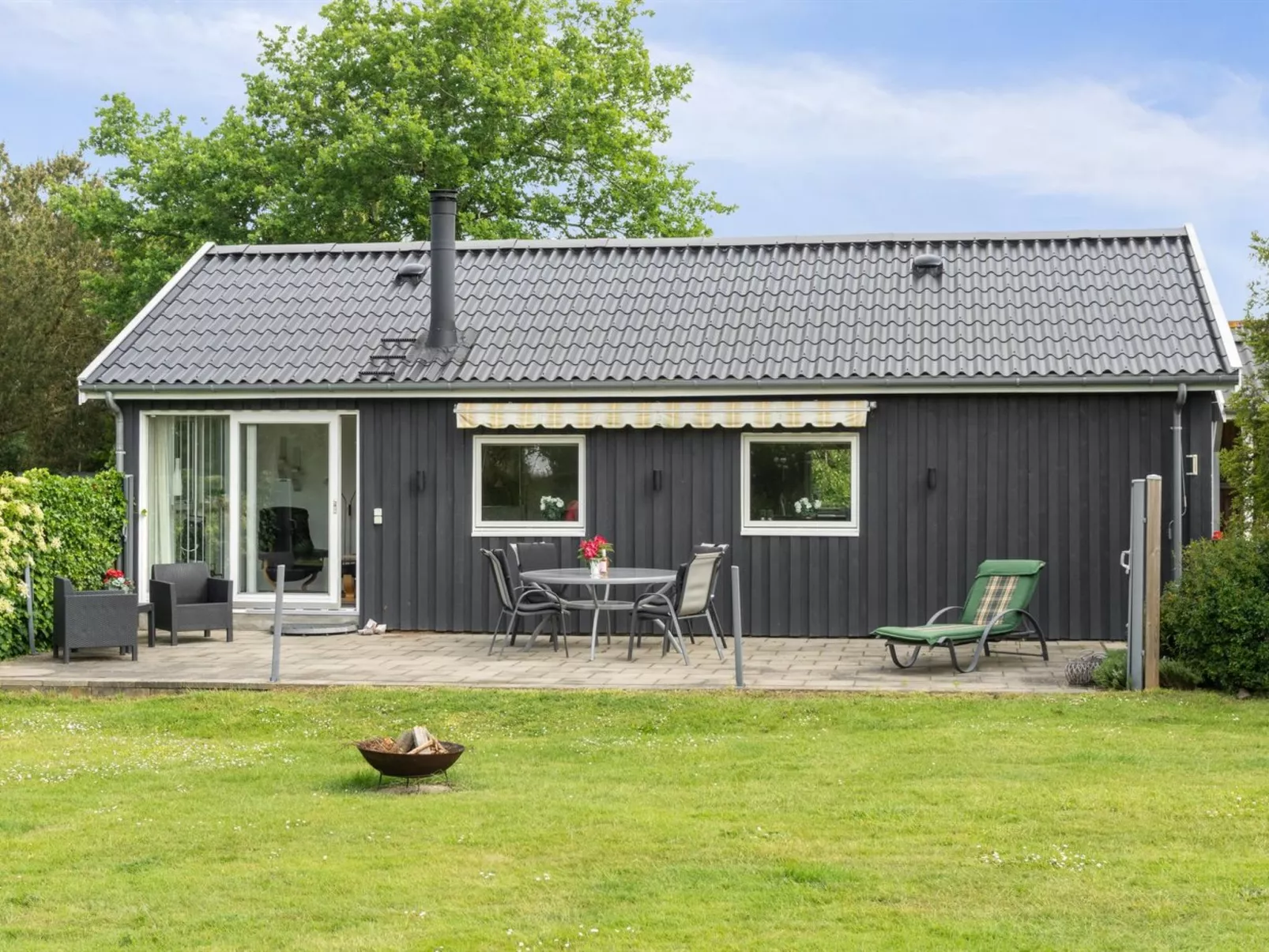 "Locan" - 1.2km from the sea-Outside