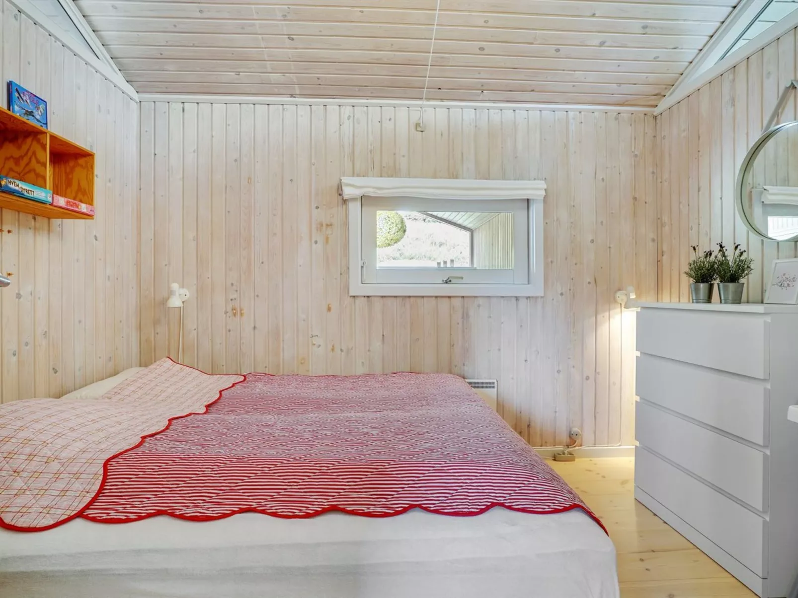 "Erwith" - 50m from the sea-Inside