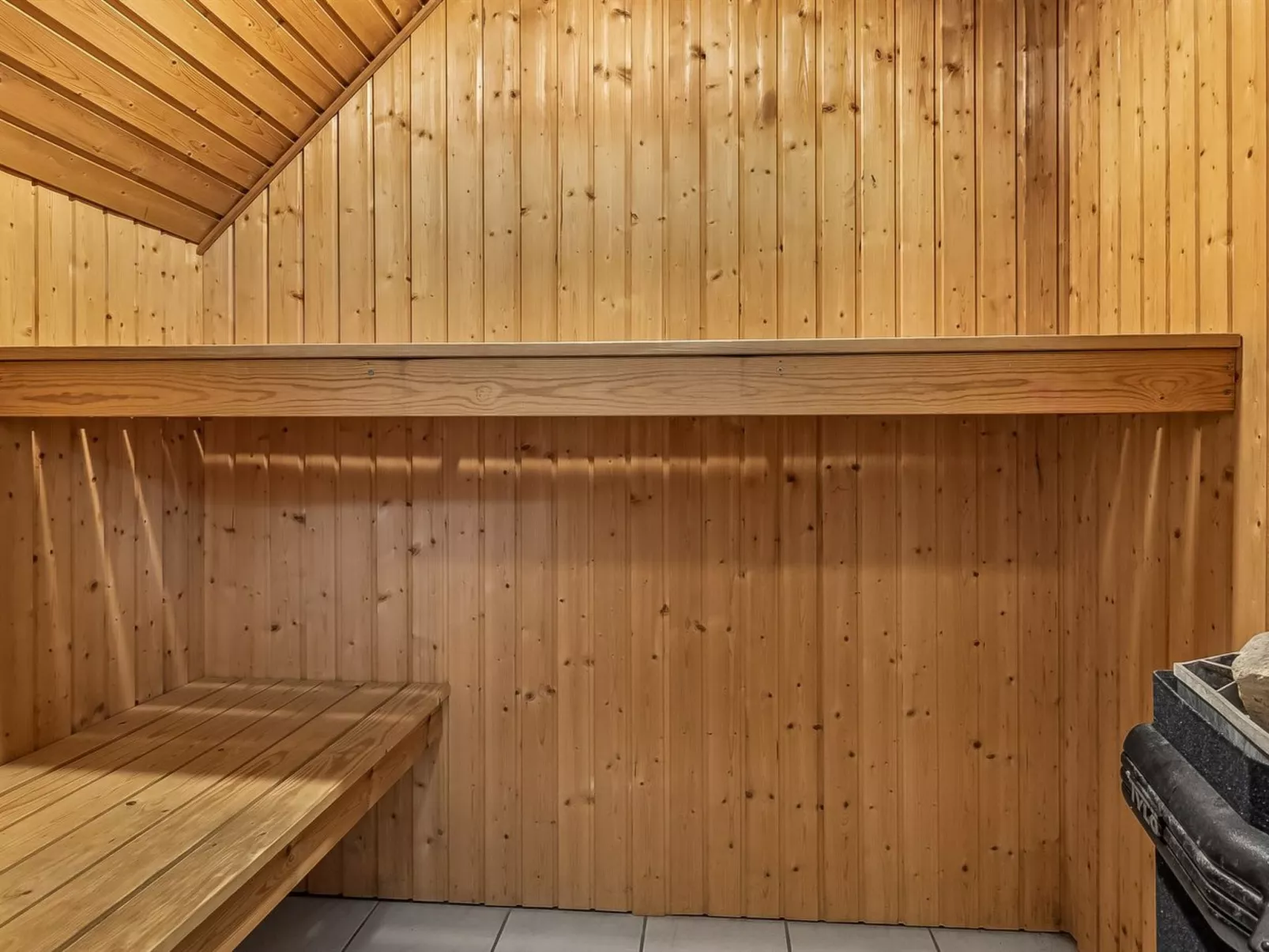 "Artan" - 2.6km from the sea-Drinnen