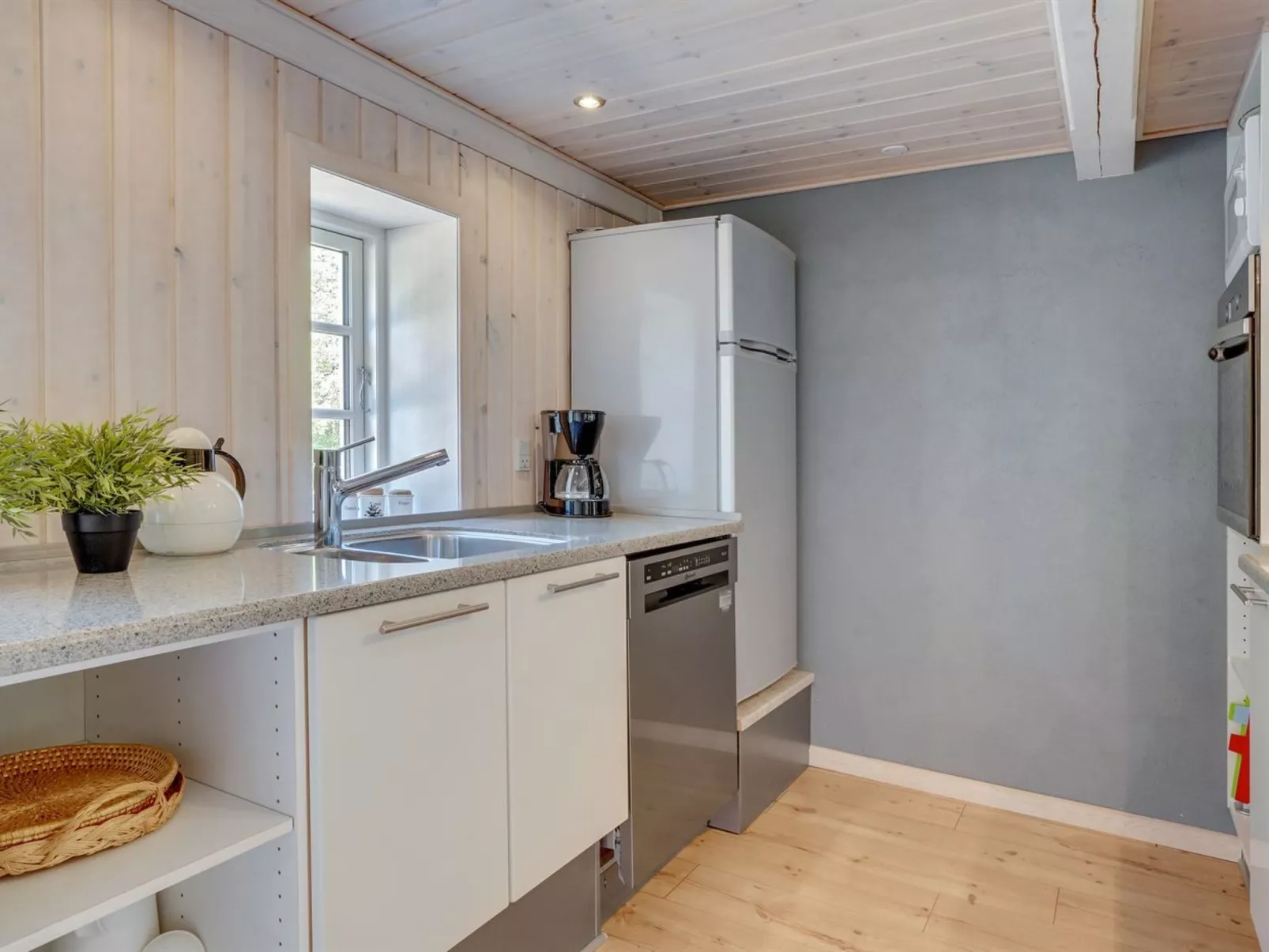 "Gudmund" - 3.9km from the sea-Inside