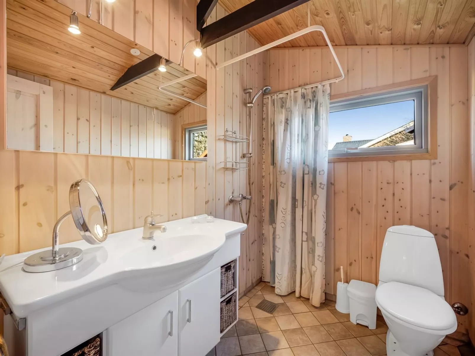 "Alpi" - 250m to the fjord-Inside