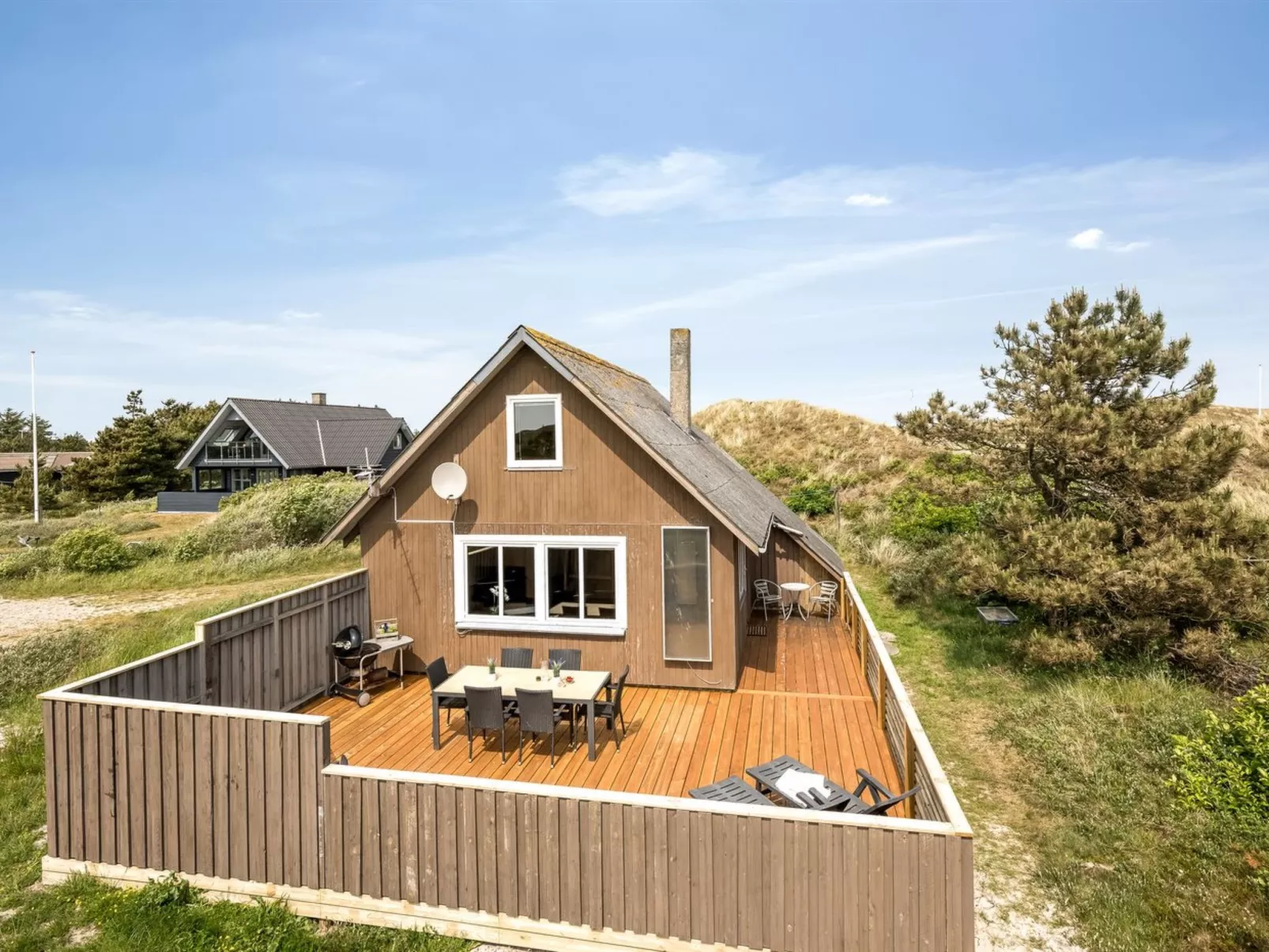 "Dina" - 200m to the fjord-Outside