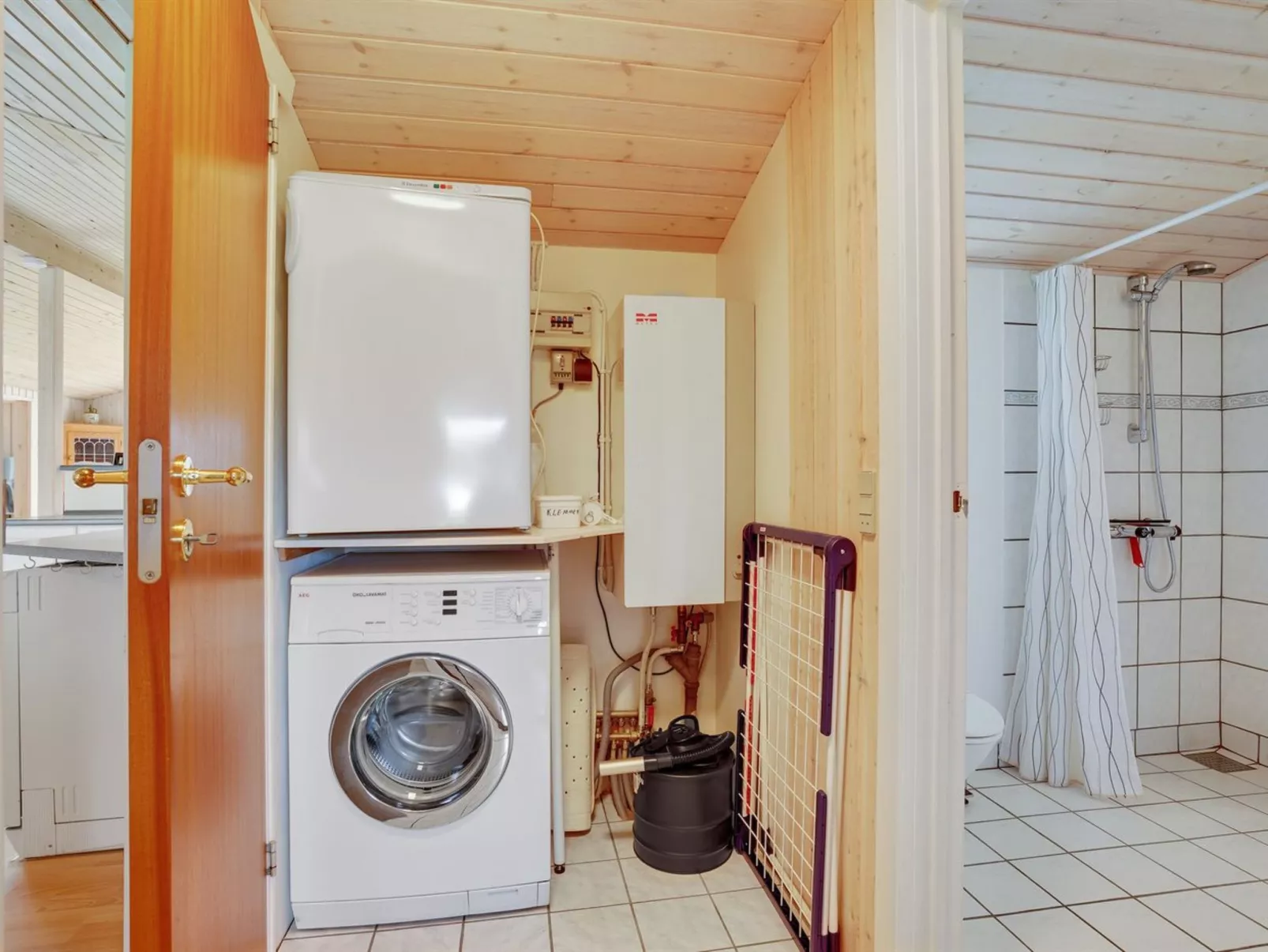 "Hope" - 350m to the fjord-Drinnen