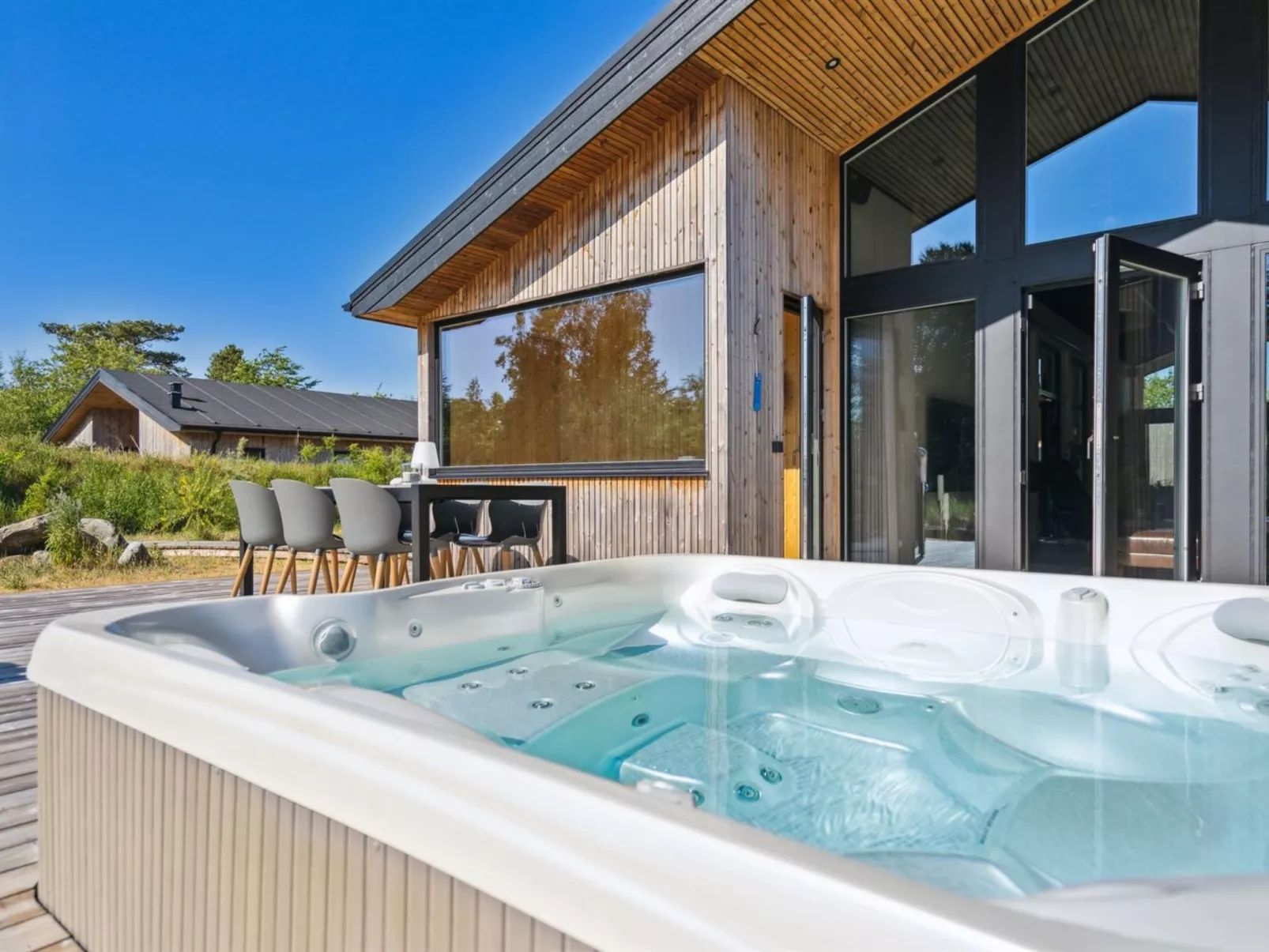 "Anderson" -  from the sea-Drinnen