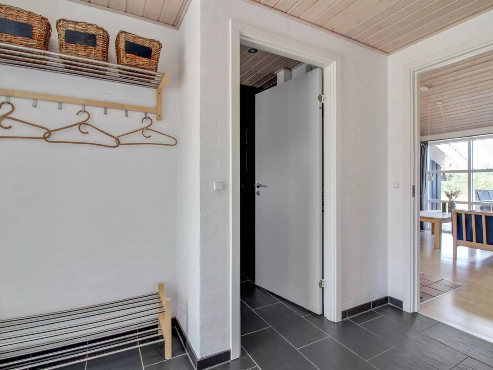 "Mayke" - 900m from the sea-Dedans