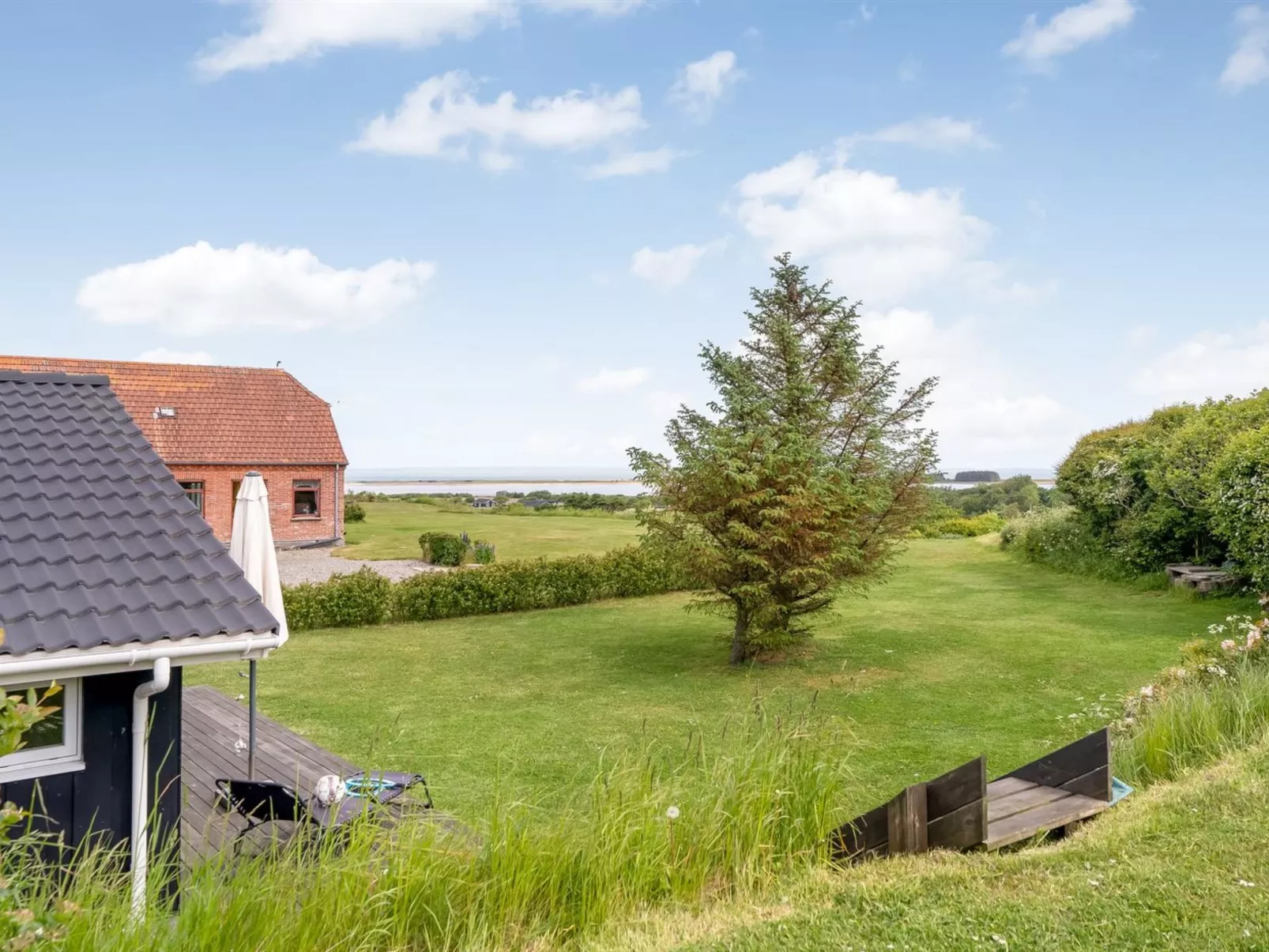 "Tanna" - 330m to the fjord-Outside