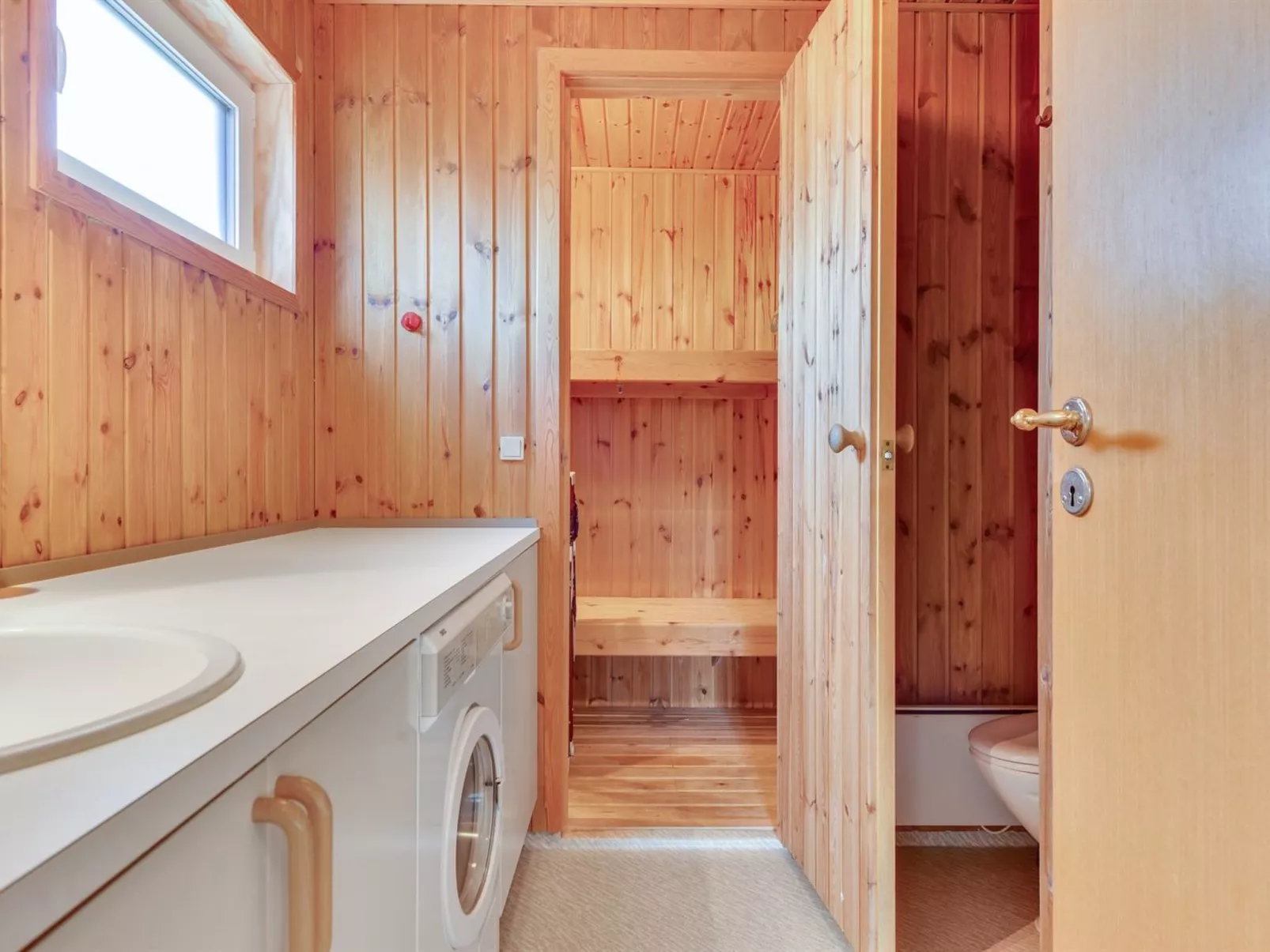 "Ellyn" - 500m from the sea-Drinnen