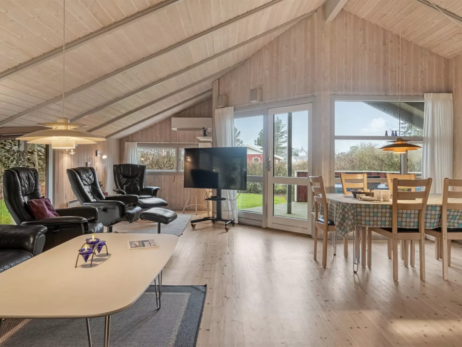 "Vivan" - 3.8km from the sea-Inside