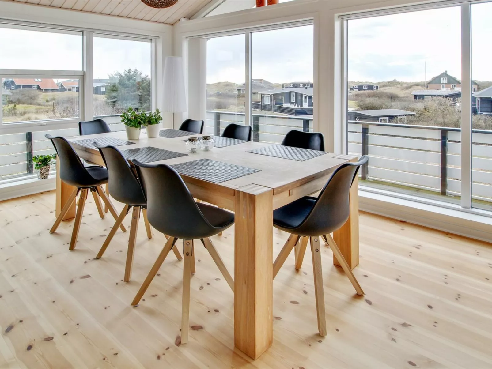 "Ute" - 200m from the sea-Inside