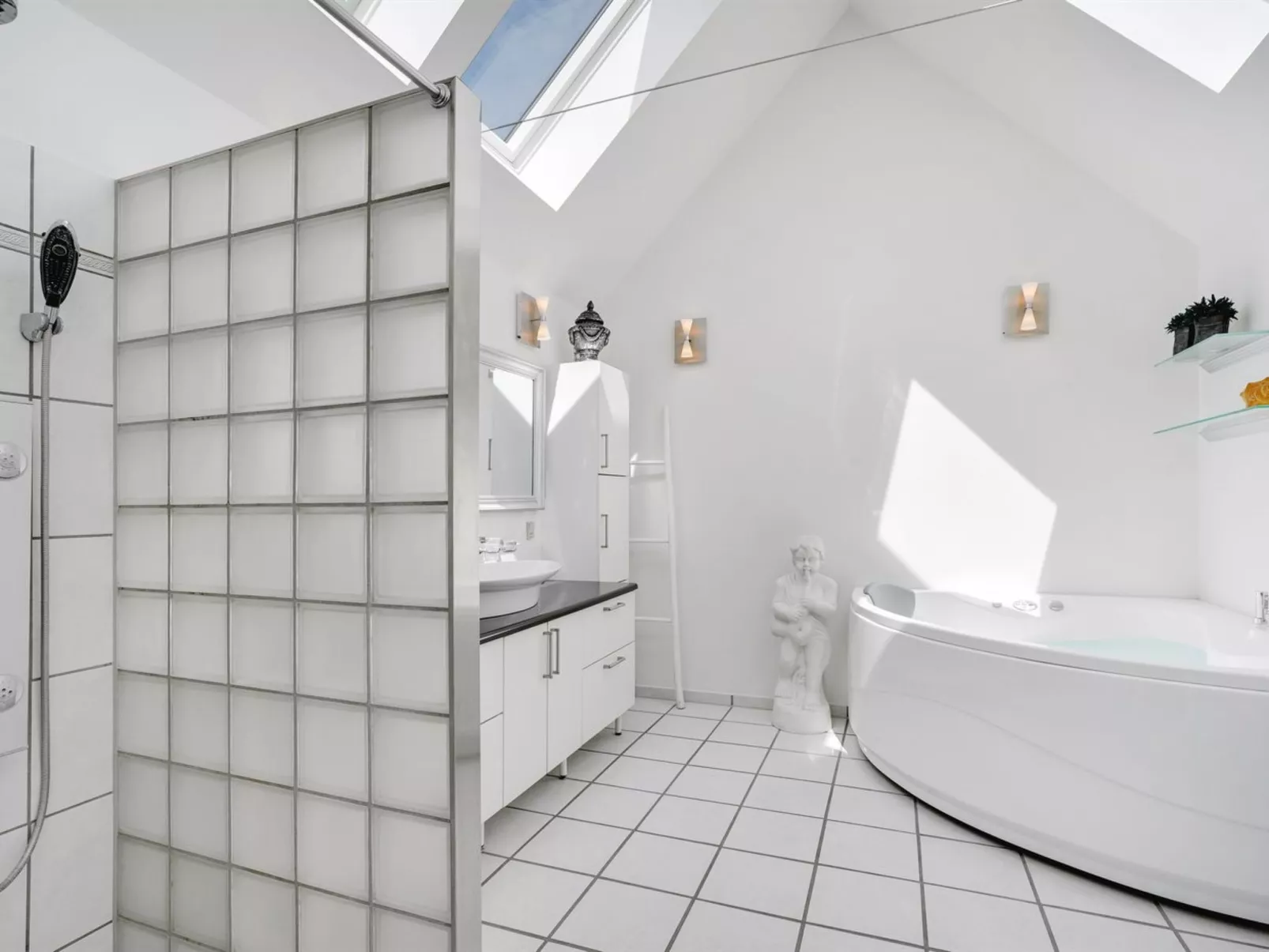 "Edvia" - 700m to the fjord-Inside