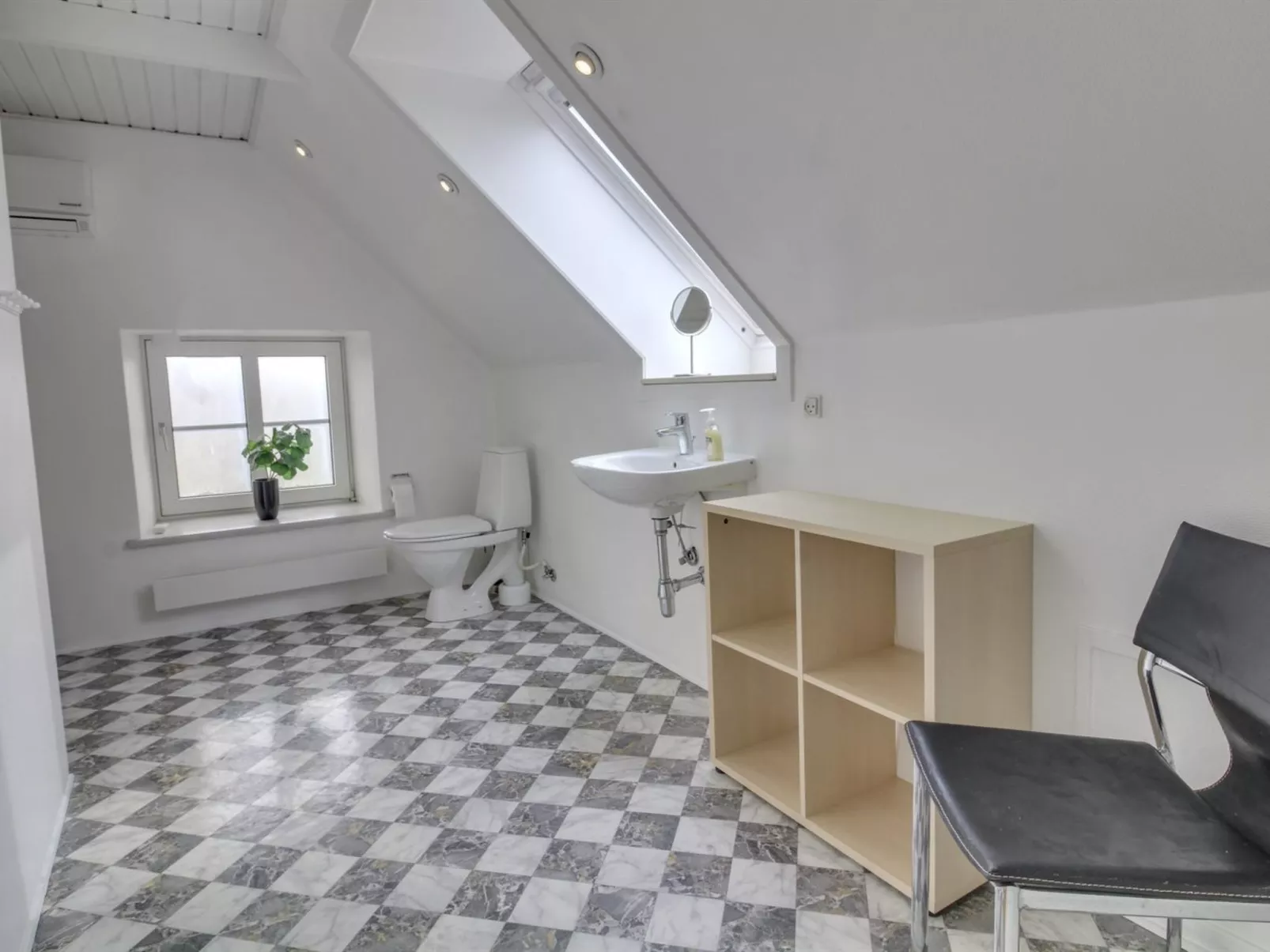 "Juuso" - 20km from the sea-Inside