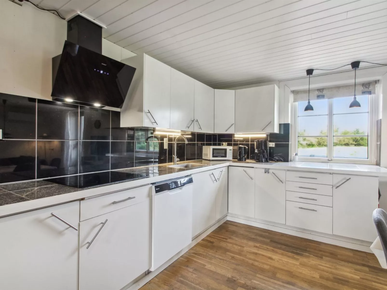 "Øvli" - 3.8km from the sea-Drinnen