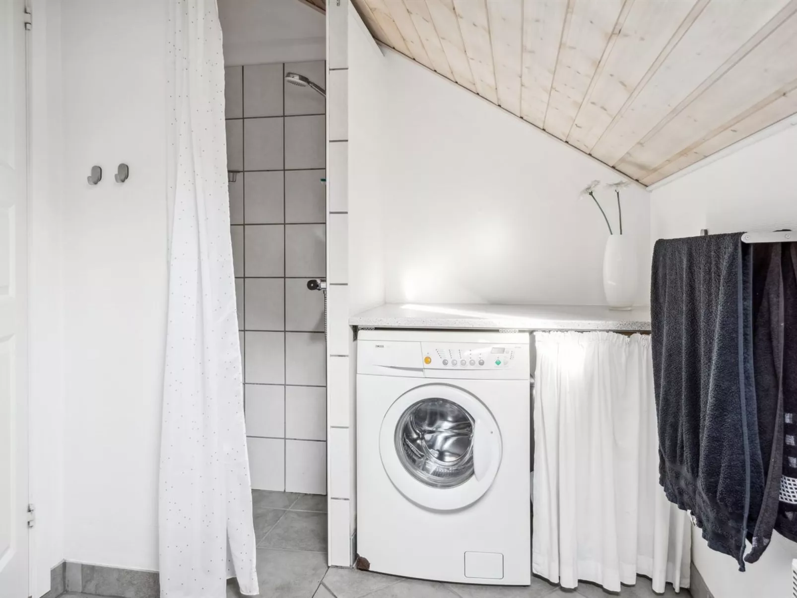 "Ines" - 25km from the sea-Inside