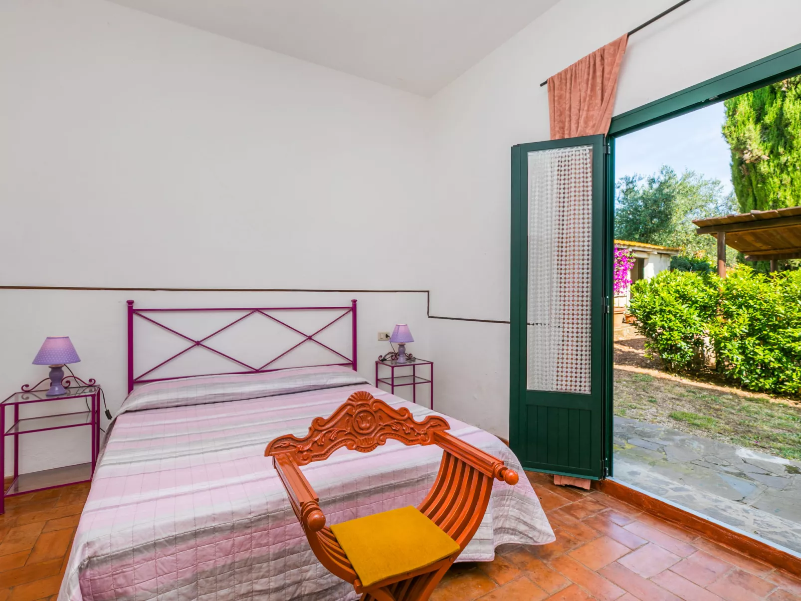 Campo Fiorito-Inside